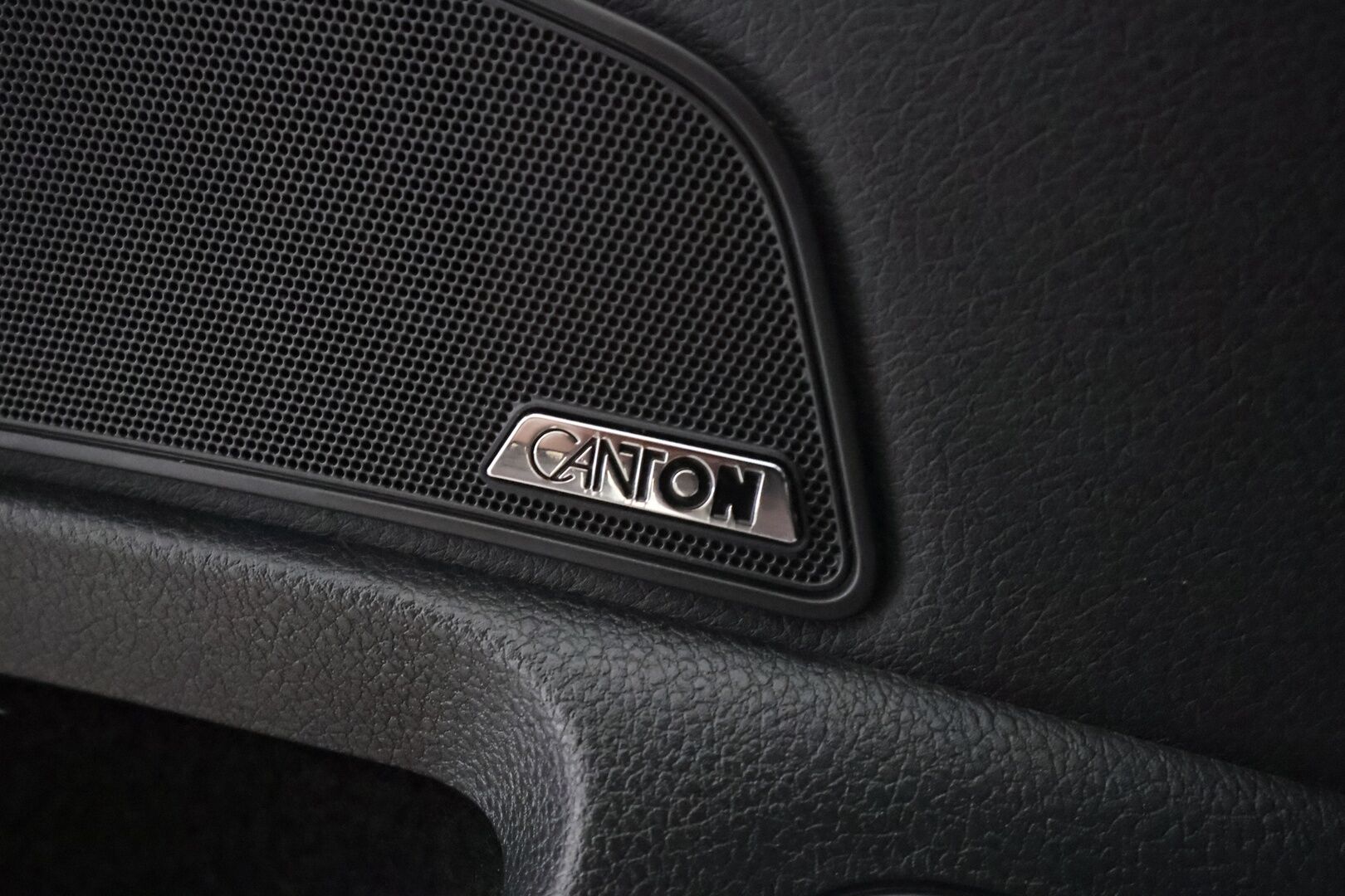 Skoda Superb 2017 Combi 2,0 TDI 190 Elegance DSG * ACC / Webasto / Koukku / Canton / P.kamera / Xenon / Keyless / Apple & Android * - Suomi-auto / Kahdet Renkaat