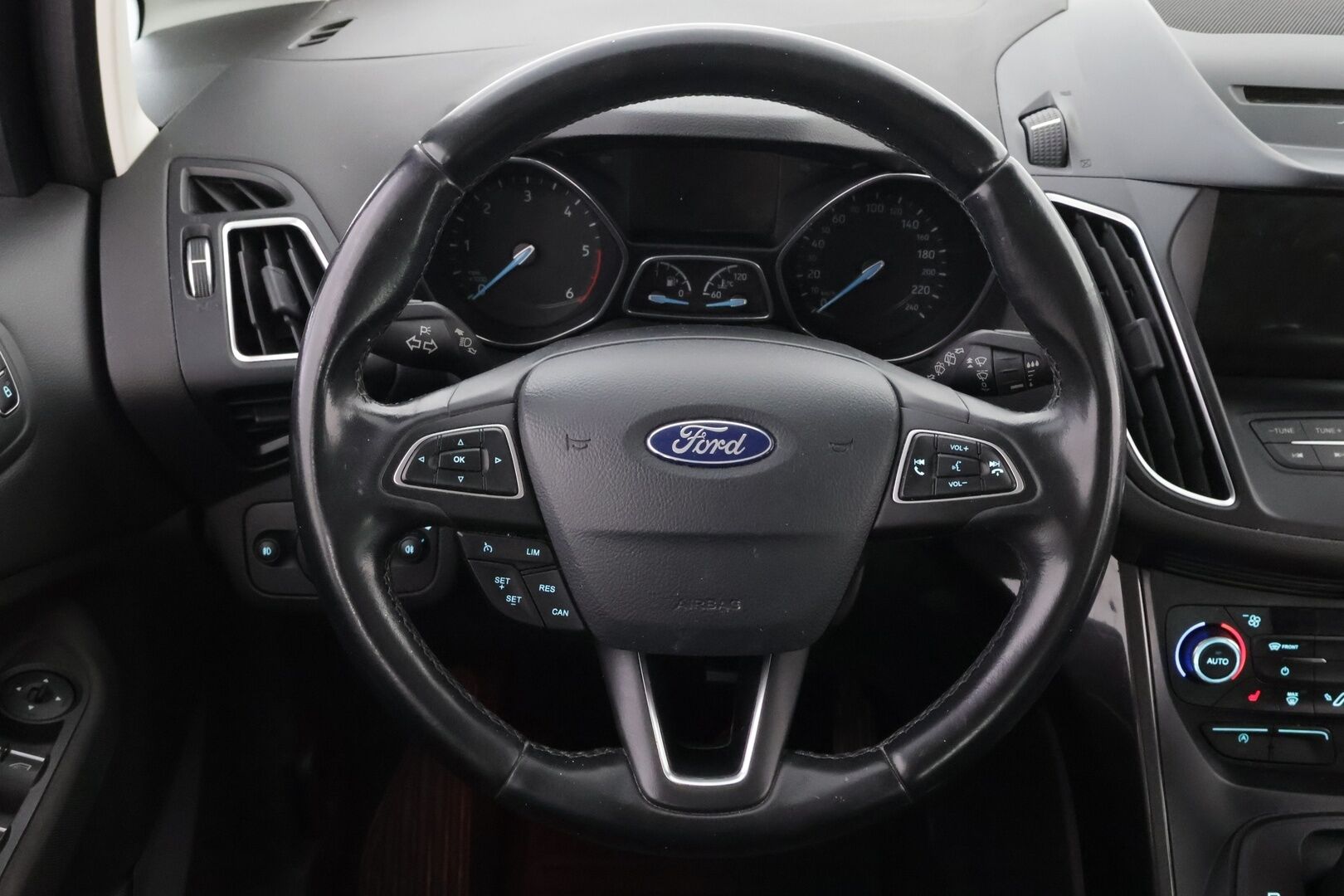Ford Grand C-Max 2017 2,0 TDCi 150 hv start/stop PowerShift Titanium - YritysOutlet - Myydään vain yrityksille - Webasto | Vakkari | Keyless – Tämä auto myydään YritysOutlet -valikoimasta vain yritykselle
