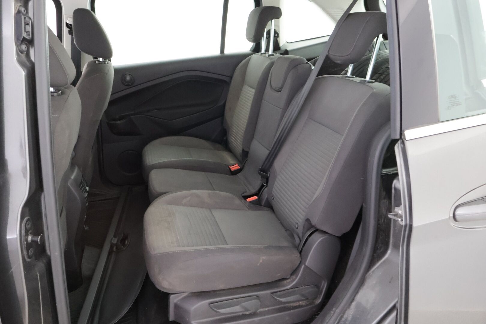 Ford Grand C-Max 2017 2,0 TDCi 150 hv start/stop PowerShift Titanium - YritysOutlet - Myydään vain yrityksille - Webasto | Vakkari | Keyless – Tämä auto myydään YritysOutlet -valikoimasta vain yritykselle