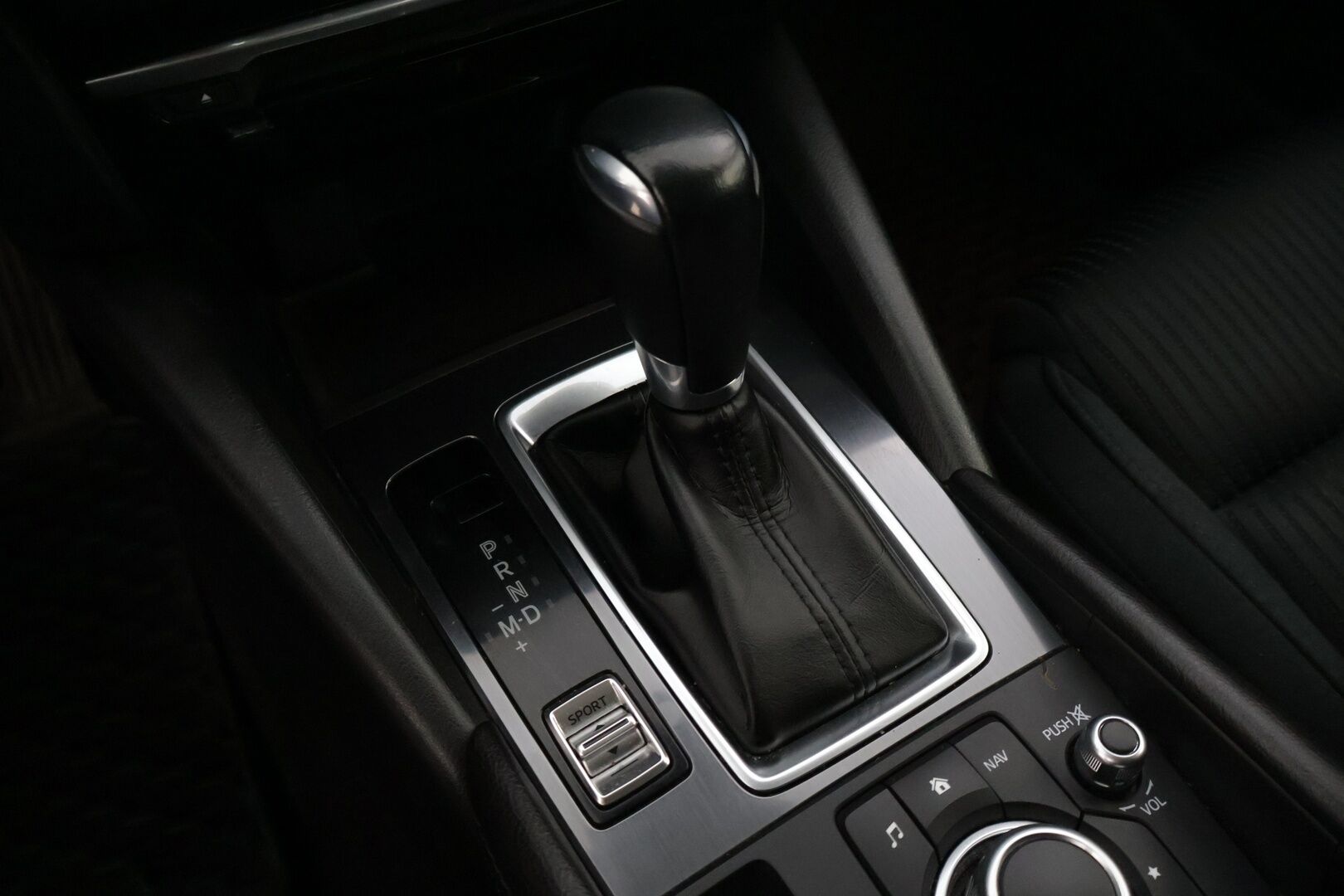 Mazda Mazda6 2017 Sport Wagon 2,0 (165) SKYACTIV-G Business Edition 6AT 5ov  * Vakkari / Ratinlämmitin / Tutkat edessä ja takana / Navi / Bluetooth * - Suomi-auto / Lohkolämmitin / Kahdet renkaat! - Osta nyt, maksa vasta ensi vuonna