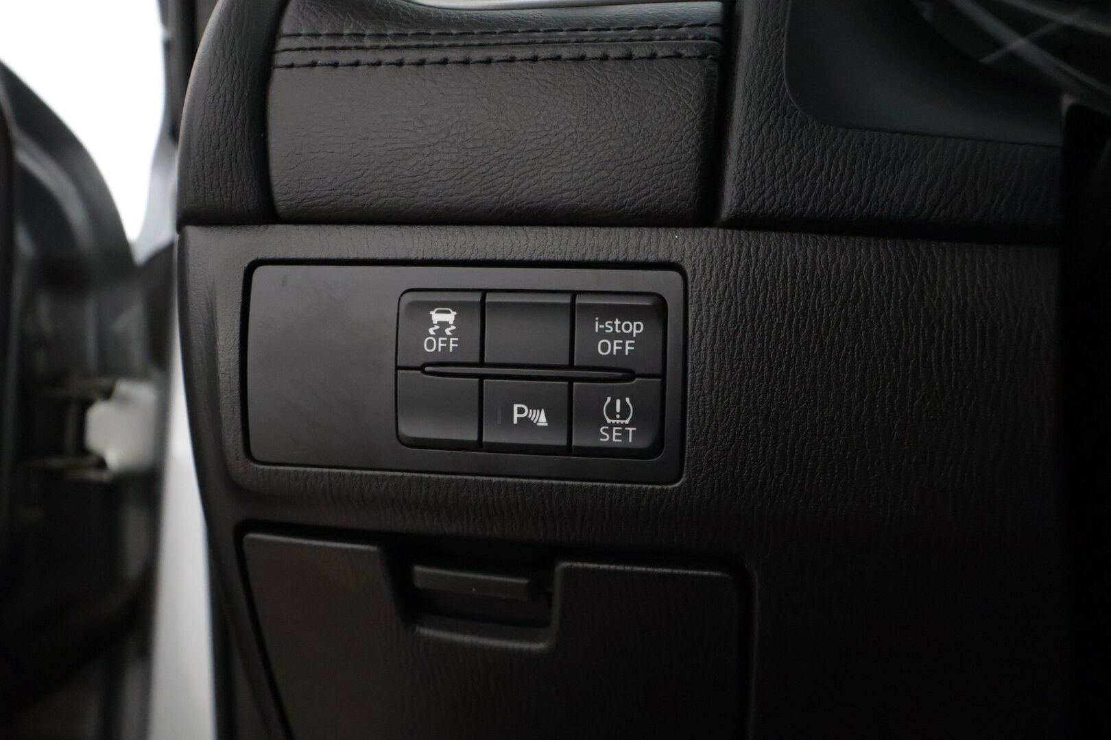 Mazda Mazda6 2017 Sport Wagon 2,0 (165) SKYACTIV-G Business Edition 6AT 5ov  * Vakkari / Ratinlämmitin / Tutkat edessä ja takana / Navi / Bluetooth * - Suomi-auto / Lohkolämmitin / Kahdet renkaat! - Osta nyt, maksa vasta ensi vuonna