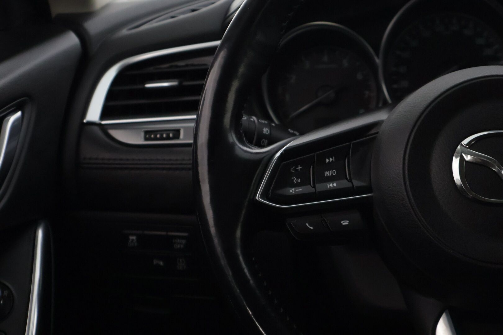 Mazda Mazda6 2017 Sport Wagon 2,0 (165) SKYACTIV-G Business Edition 6AT 5ov  * Vakkari / Ratinlämmitin / Tutkat edessä ja takana / Navi / Bluetooth * - Suomi-auto / Lohkolämmitin / Kahdet renkaat! - Osta nyt, maksa vasta ensi vuonna