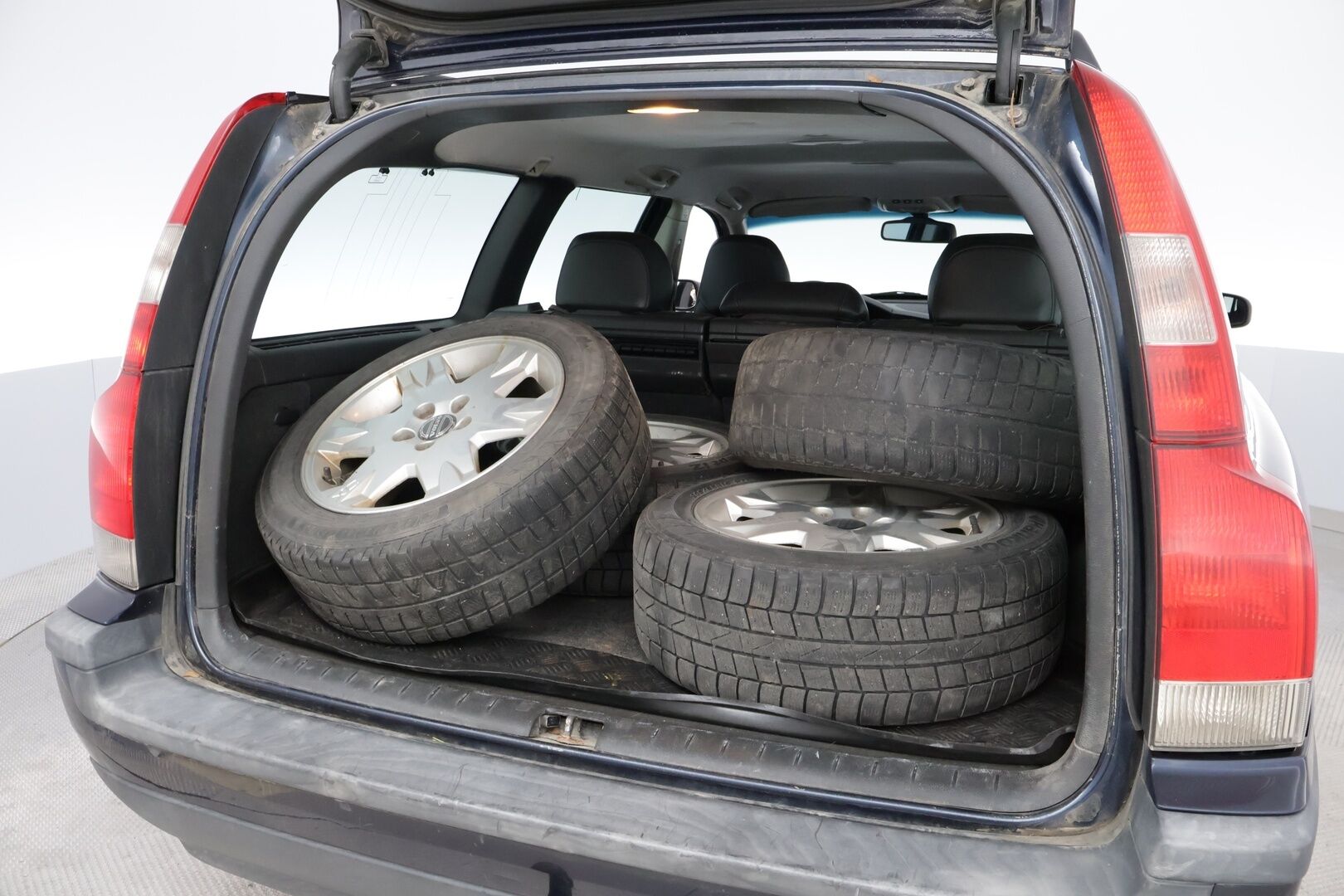Volvo V70 2004 2,5t AWD aut - MYYDÄÄN HUUTOKAUPAT.COM! - MYYDÄÄN HUUTOKAUPAT.COM!