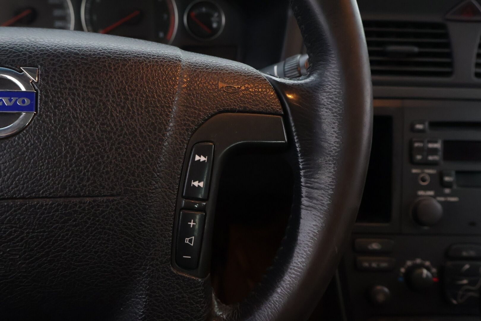 Volvo V70 2004 2,5t AWD aut - MYYDÄÄN HUUTOKAUPAT.COM! - MYYDÄÄN HUUTOKAUPAT.COM!