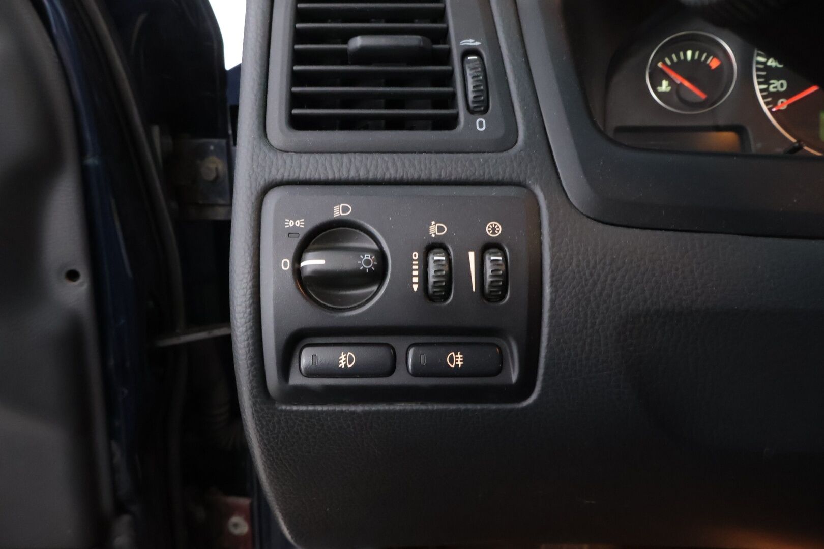 Volvo V70 2004 2,5t AWD aut - MYYDÄÄN HUUTOKAUPAT.COM! - MYYDÄÄN HUUTOKAUPAT.COM!