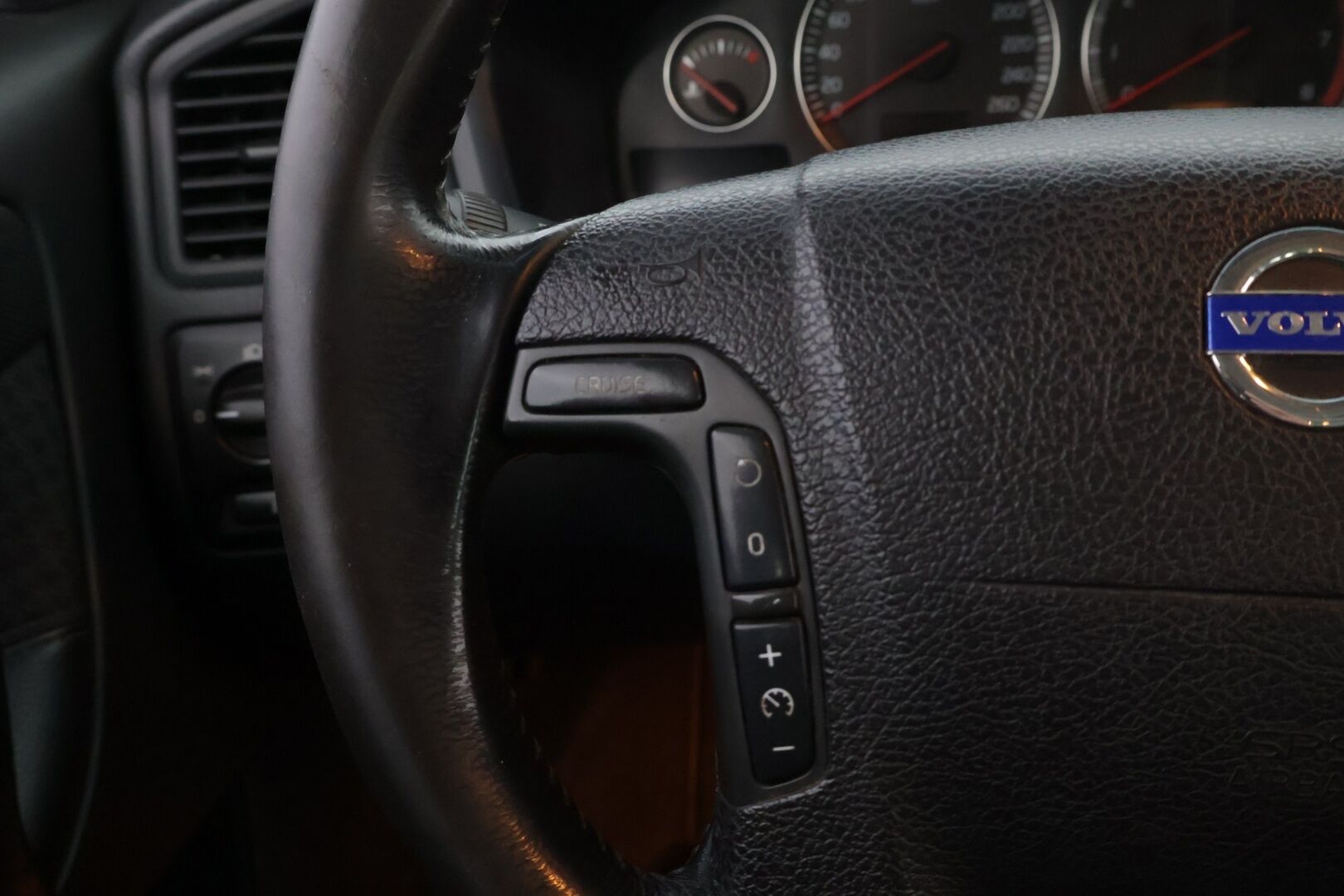 Volvo V70 2004 2,5t AWD aut - MYYDÄÄN HUUTOKAUPAT.COM! - MYYDÄÄN HUUTOKAUPAT.COM!