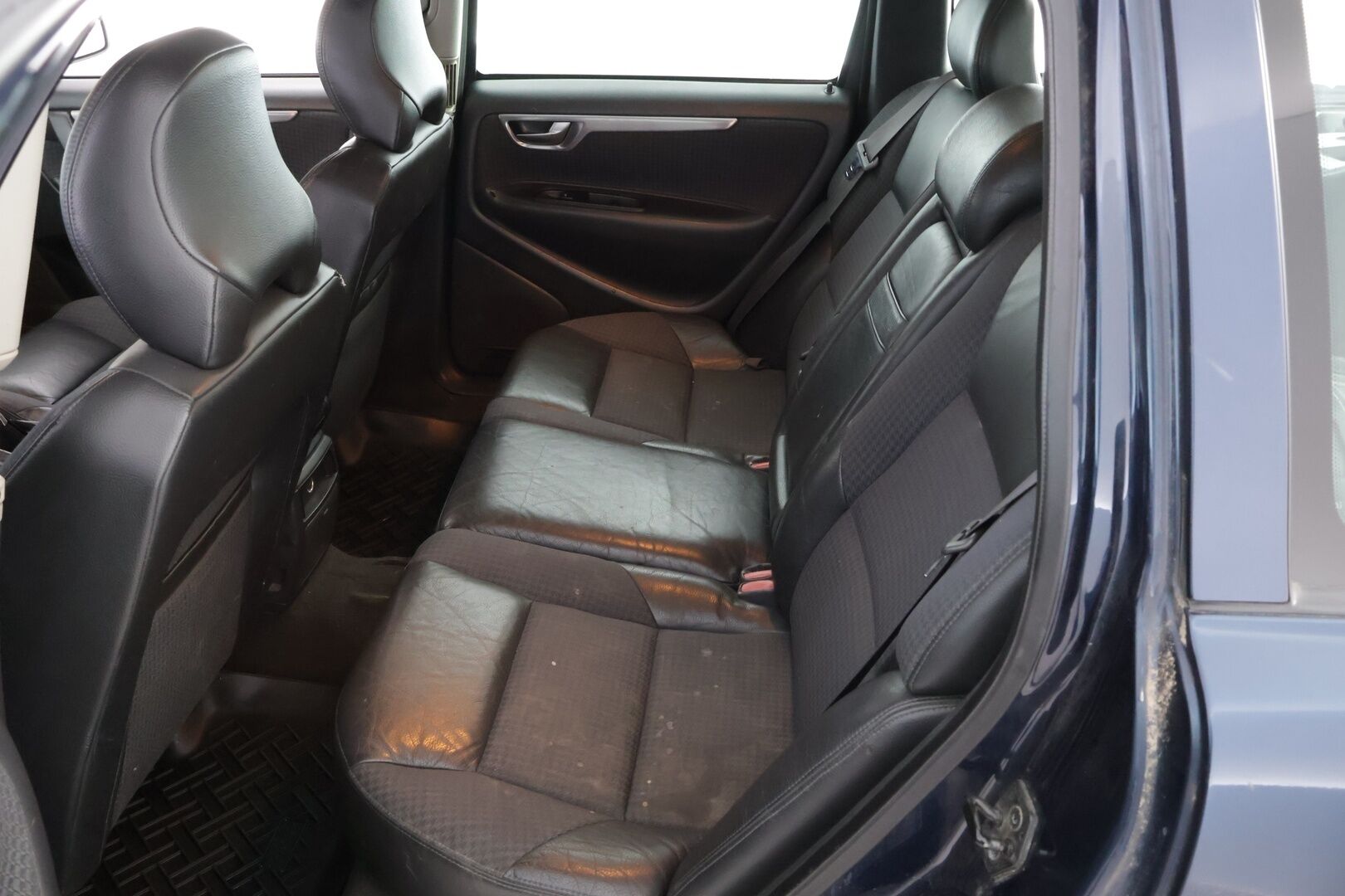 Volvo V70 2004 2,5t AWD aut - MYYDÄÄN HUUTOKAUPAT.COM! - MYYDÄÄN HUUTOKAUPAT.COM!