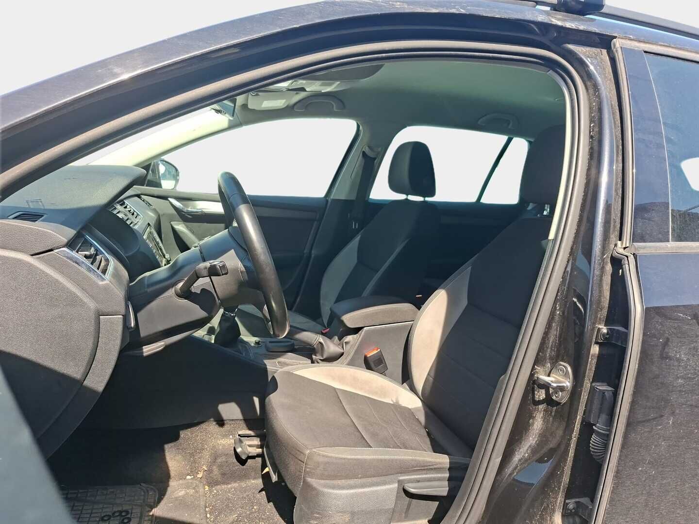 Skoda Octavia 2016 Combi 1,6 TDI Ambition - Navi / Vakkari / Bluetooth / 2x Renkaat