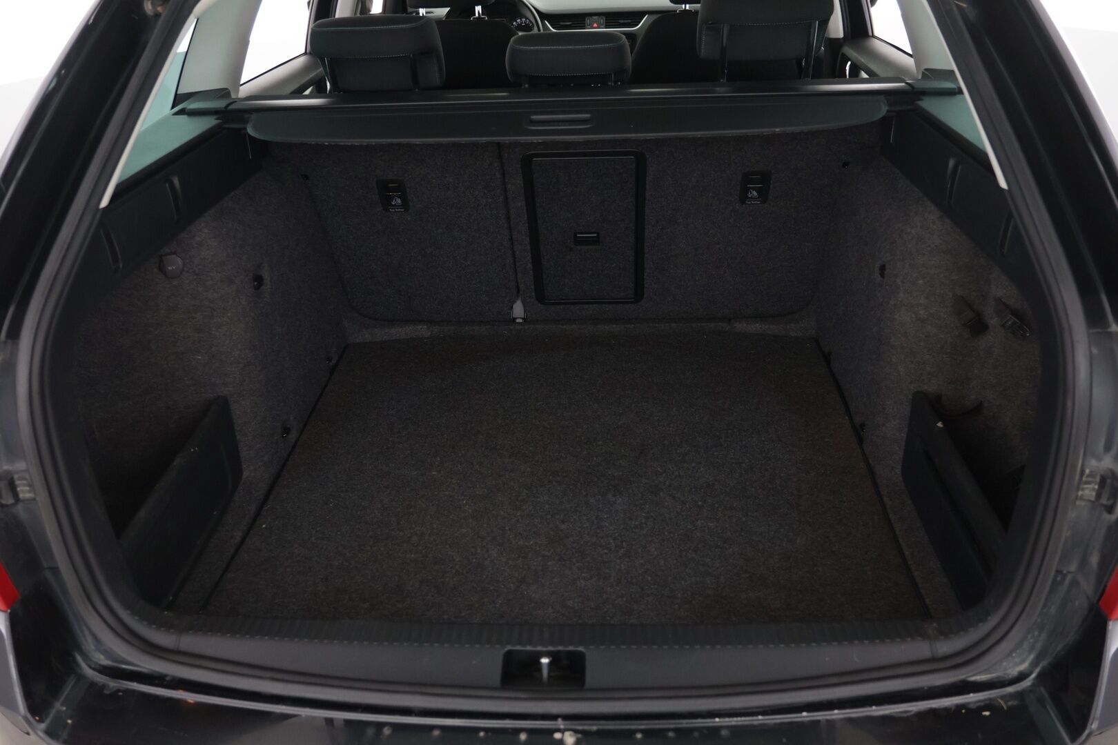 Skoda Octavia 2016 Combi 1,6 TDI Ambition - | Myynnissä Huutokaupat.com | Navi |  Vakkari | Bluetooth | 2x Renkaat |