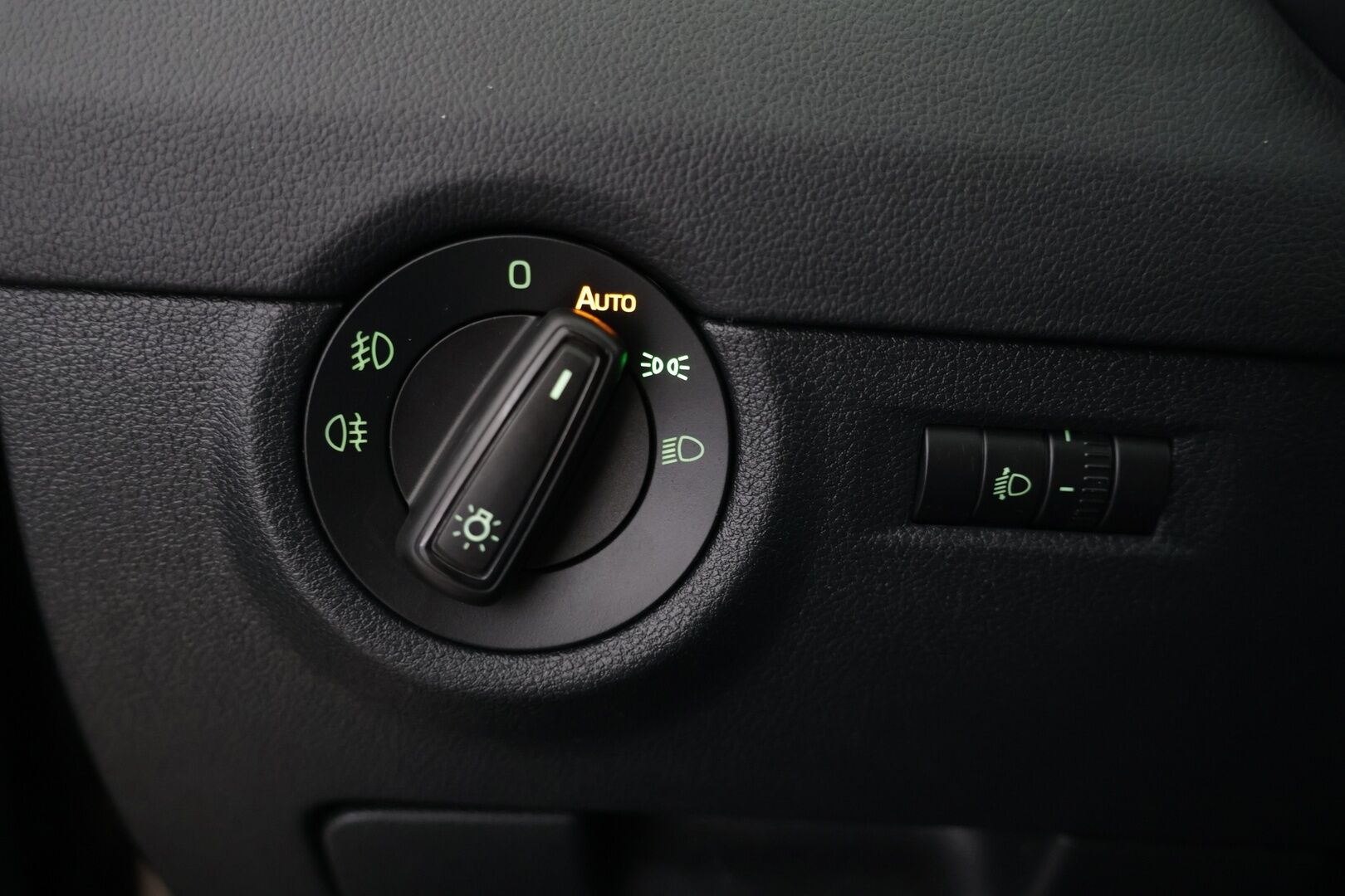 Skoda Octavia 2016 Combi 1,6 TDI Ambition - | Myynnissä Huutokaupat.com | Navi |  Vakkari | Bluetooth | 2x Renkaat |