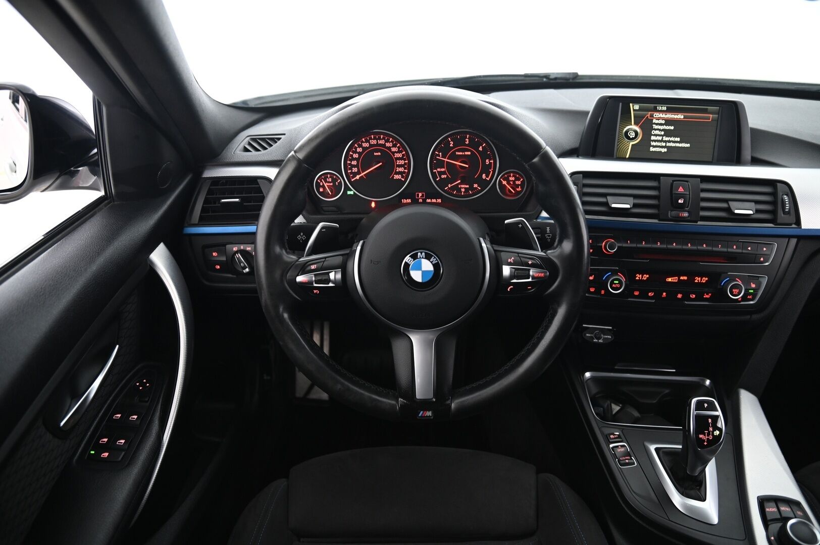 BMW 320 2013 xDrive Sedan M-Sport *Sporttipenkit/  Bt/  Tutka/  Vakkari* - Juuri leimattu / 2x renkaat 