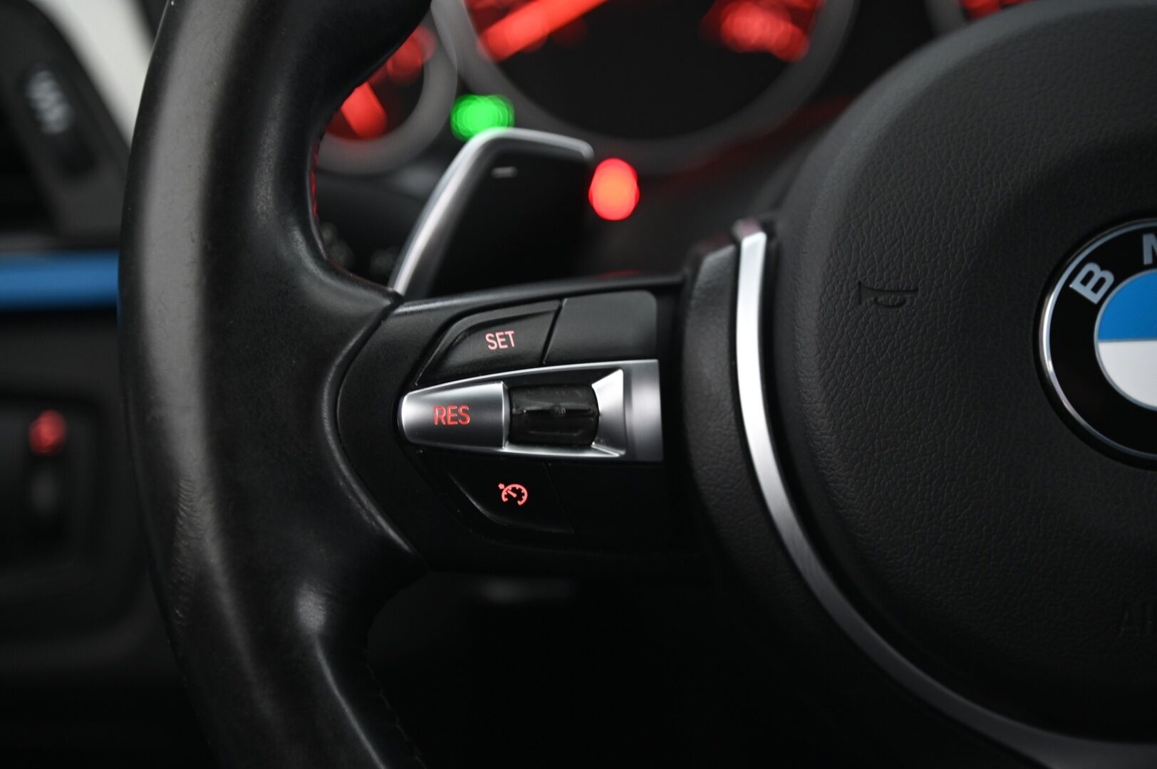 BMW 320 2013 xDrive Sedan M-Sport *Tämä auto myydään YritysOutlet -valikoimasta vain yritykselle* - 2x renkaat / kattava huoltohistoria