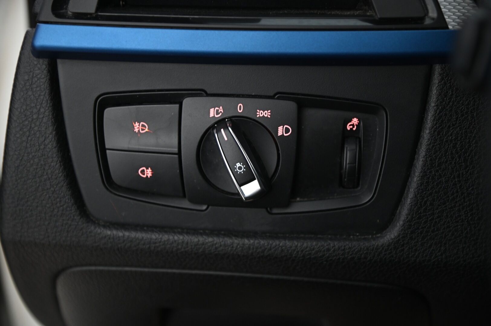 BMW 320 2013 xDrive Sedan M-Sport *Tämä auto myydään YritysOutlet -valikoimasta vain yritykselle* - 2x renkaat / kattava huoltohistoria