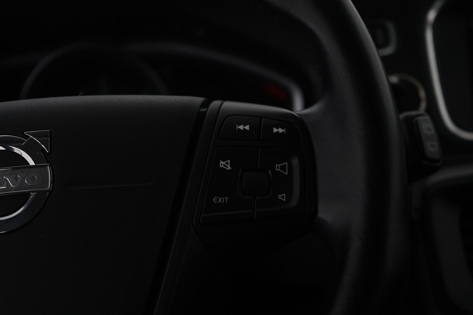 Volvo V40 2013 D2 Kinetic *Vakkari / Webasto / Koukku / Tutka* - Kahdet renkaat Volvon alumiinivantein / Säännöllinen huoltokirja