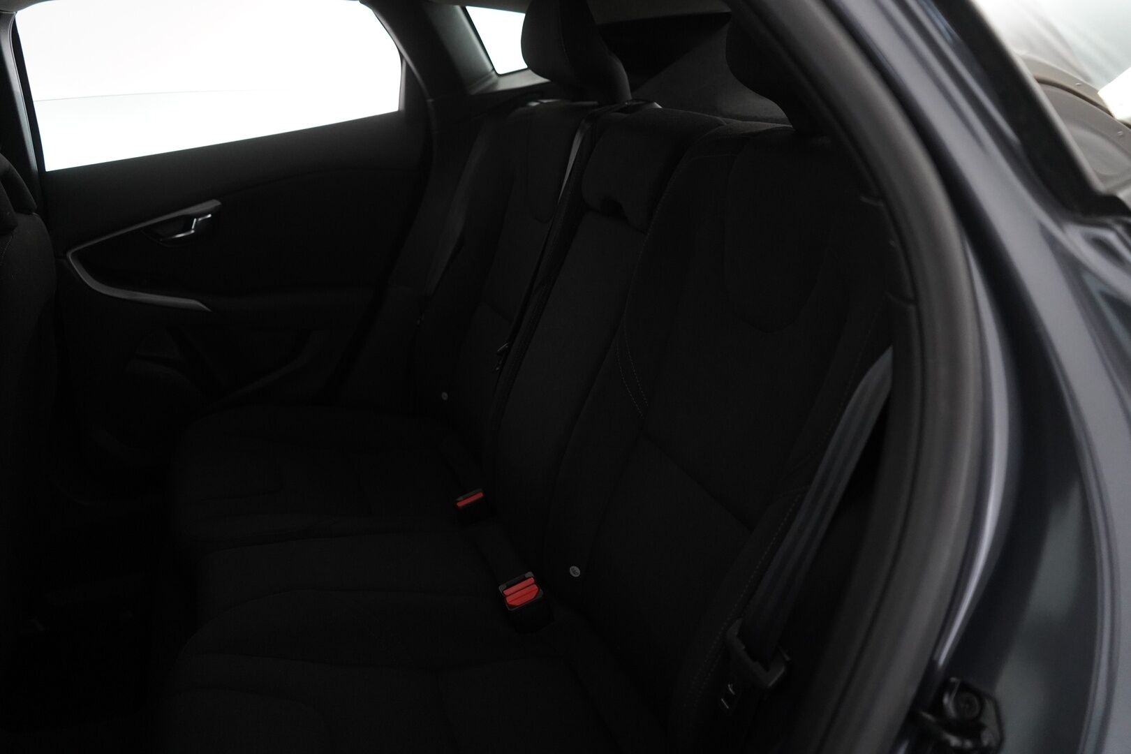 Volvo V40 2013 D2 Kinetic *Vakkari / Webasto / Koukku / Tutka* - Kahdet renkaat Volvon alumiinivantein / Säännöllinen huoltokirja