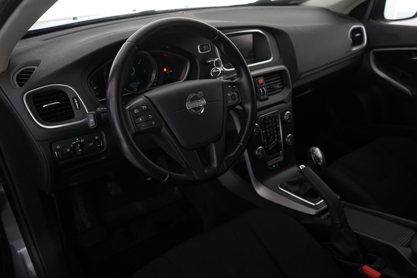 Volvo V40 2013 D2 Kinetic *Vakkari / Webasto / Koukku / Tutka* - Kahdet renkaat Volvon alumiinivantein / Säännöllinen huoltokirja