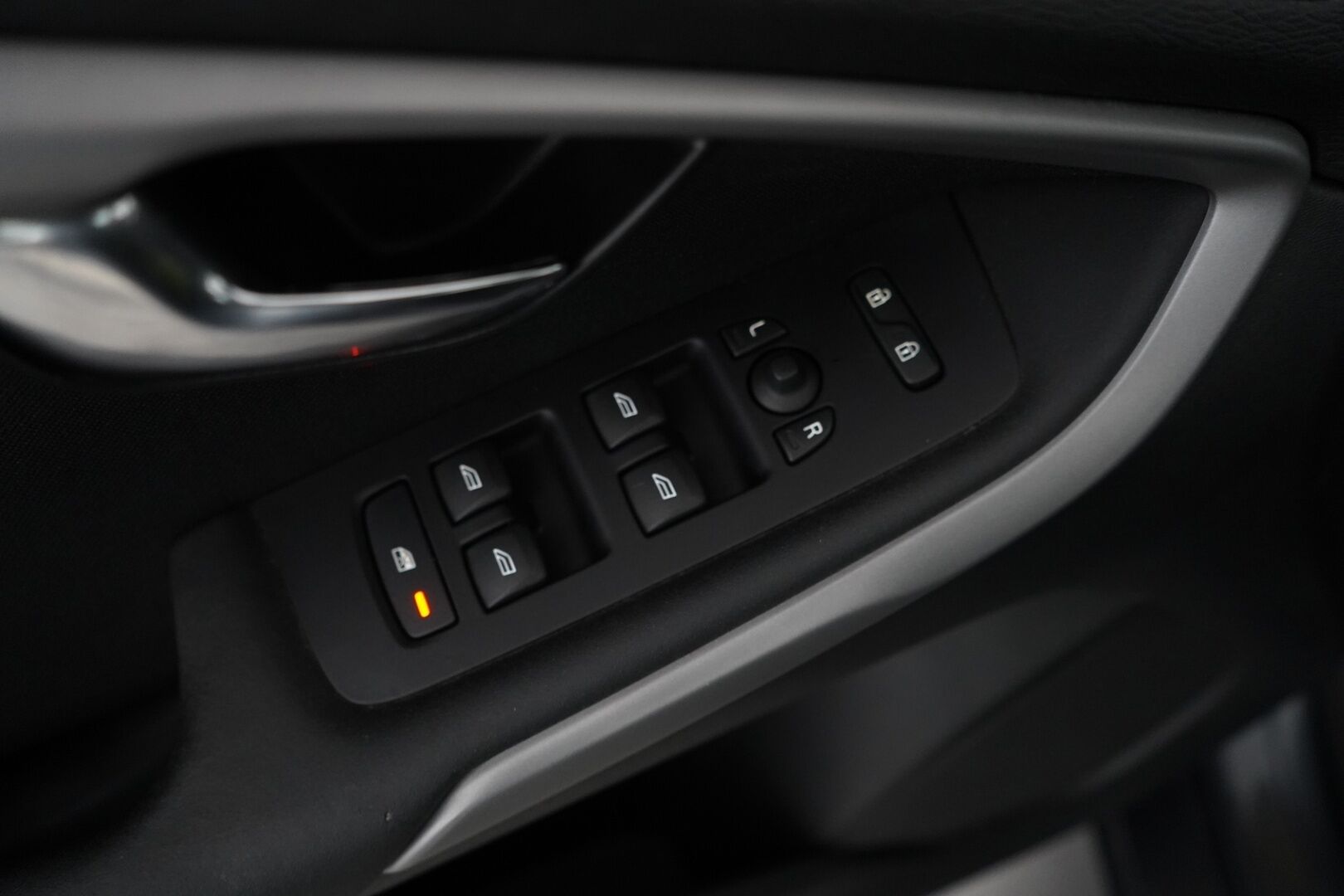 Volvo V40 2013 D2 Kinetic *Vakkari / Webasto / Koukku / Tutka* - Kahdet renkaat Volvon alumiinivantein / Säännöllinen huoltokirja