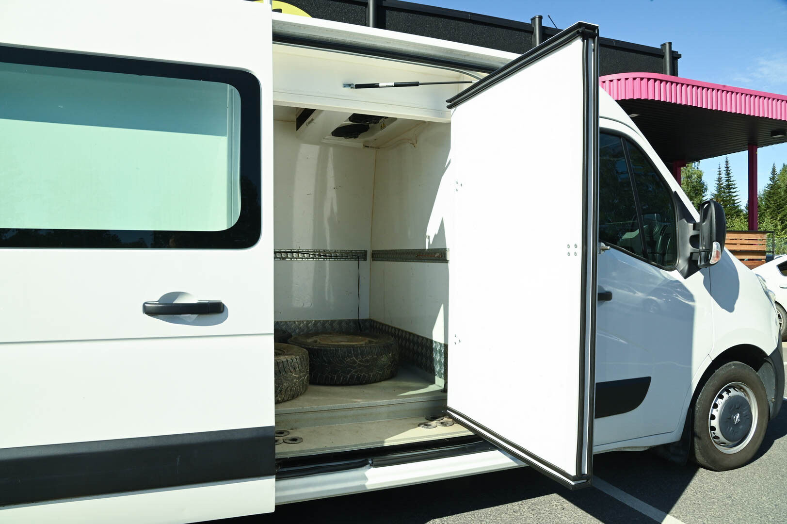 Opel Movano 2018 Van L2H2 (3,5t) 2.3 CDTI BiTurbo 107kW * PA-lisälämmitin / Kylmälaite / Koukku / Vakkari / LED / Kahdet renkaat* - Thermoking kylmälaitejärjestelmä / Eberspächer / 