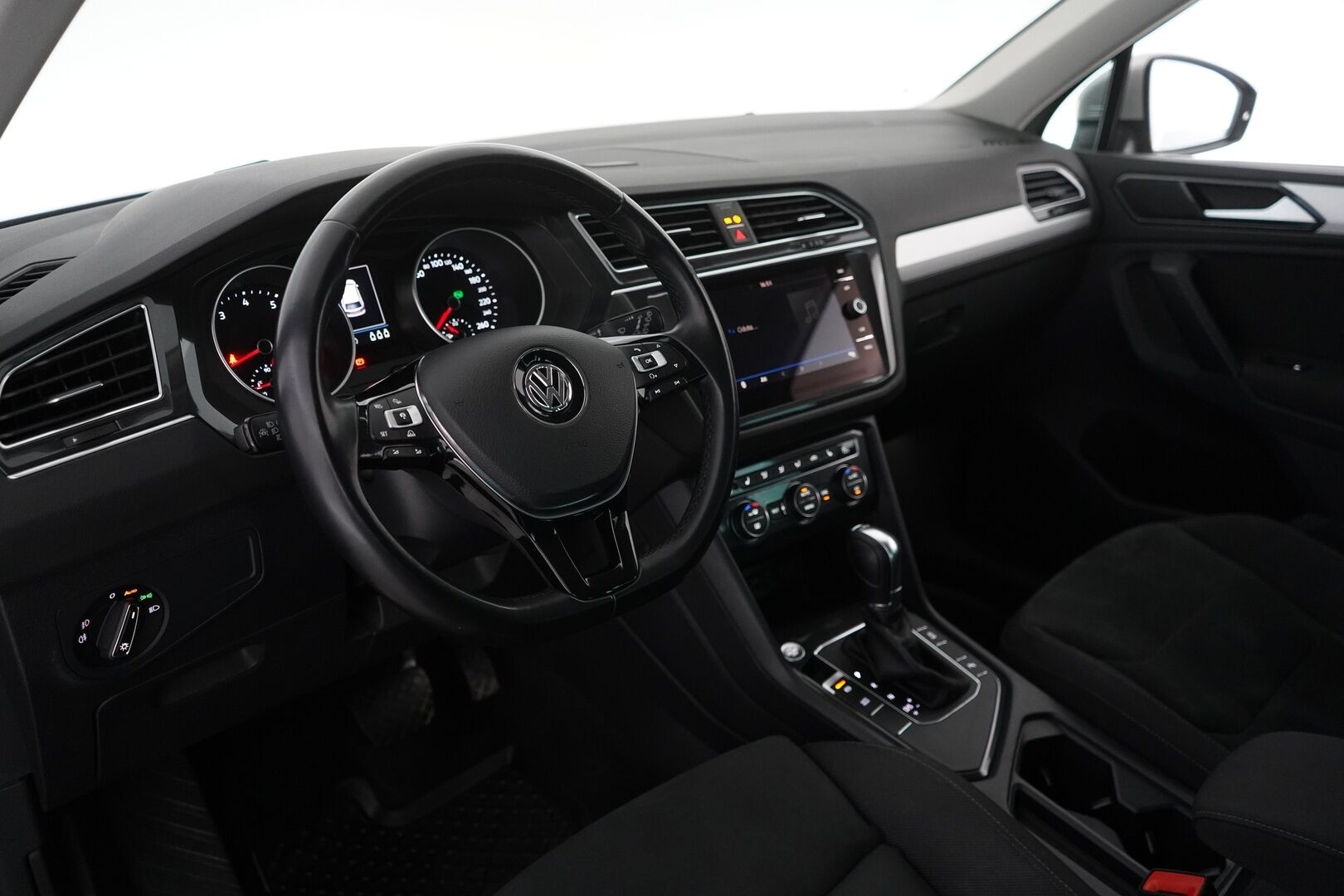 Volkswagen Tiguan 2018 Comfortline 1,4 TSI ACT 110 kW (150 hv) DSG *ACC / Koukku / Tutkat / ErgoActive / Apple Carplay & AndroidAuto* - Suomi-auto / Hierova kuskin penkki 