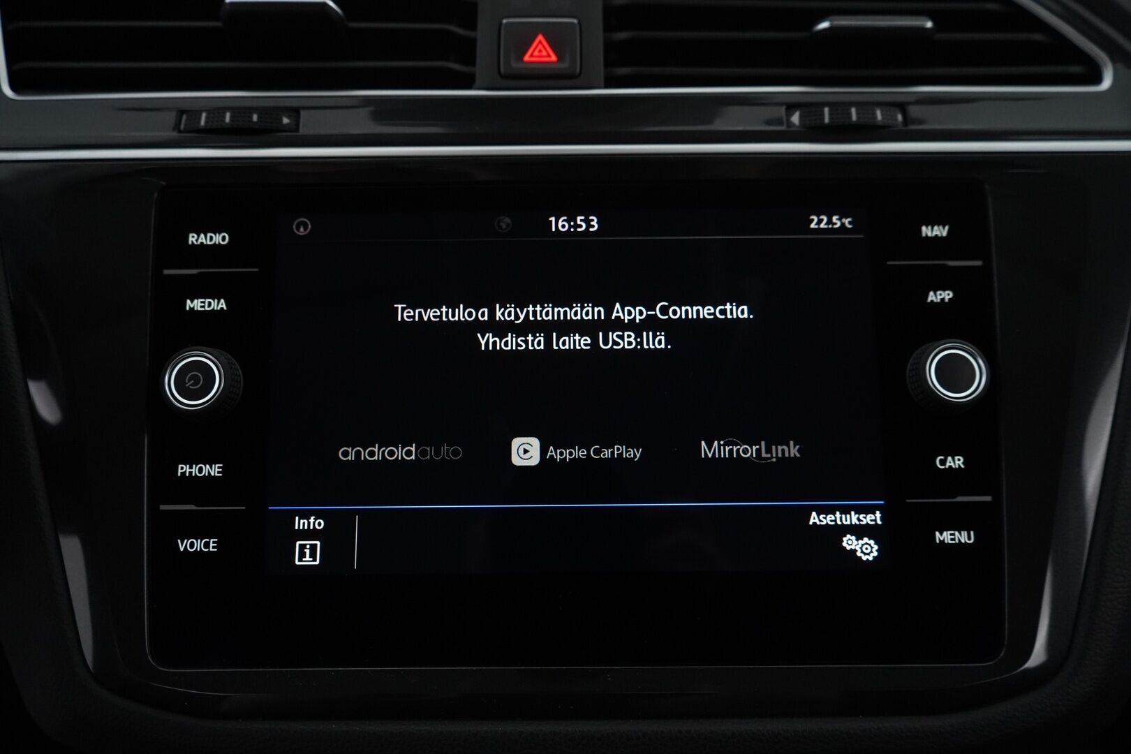 Volkswagen Tiguan 2018 Comfortline 1,4 TSI ACT 110 kW (150 hv) DSG *ACC / Koukku / Tutkat / ErgoActive / Apple Carplay & AndroidAuto* - Suomi-auto / Hierova kuskin penkki 