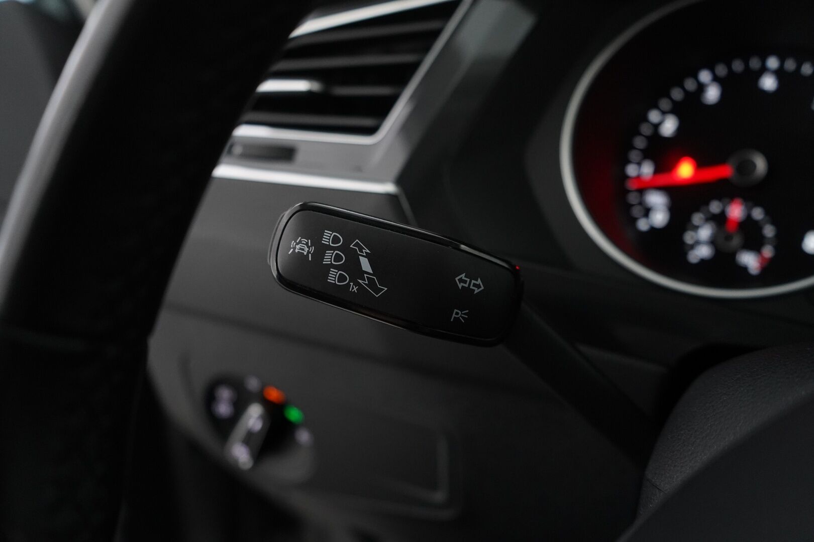 Volkswagen Tiguan 2018 Comfortline 1,4 TSI ACT 110 kW (150 hv) DSG *ACC / Koukku / Tutkat / ErgoActive / Apple Carplay & AndroidAuto* - Suomi-auto / Hierova kuskin penkki 