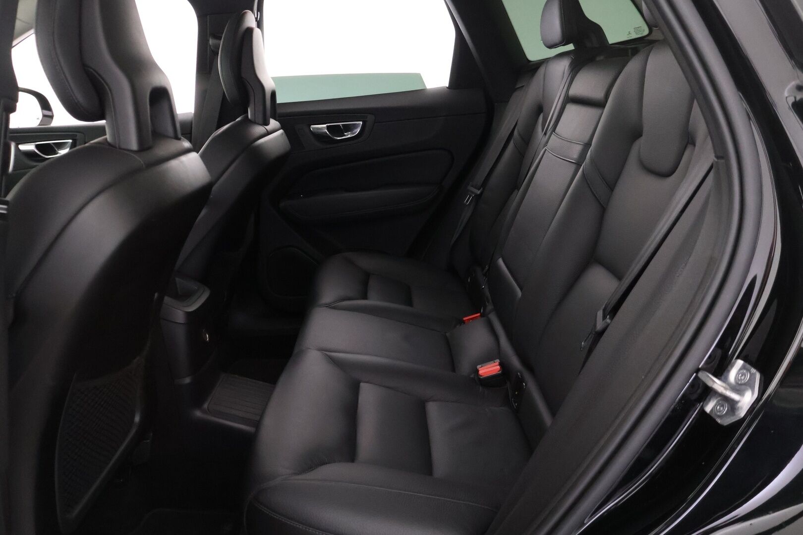 Volvo XC60 2018 T8 AWD Inscription aut - YritysOutlet - Myydään vain yrityksille - ** Webasto / Panorama / Nahat / Navi / P.kamera **