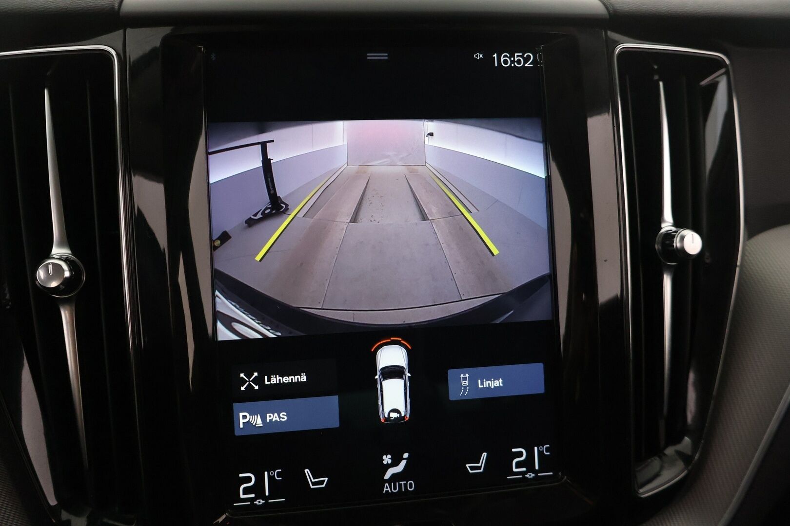 Volvo XC60 2018 T8 AWD Inscription aut - YritysOutlet - Myydään vain yrityksille - ** Webasto / Panorama / Nahat / Navi / P.kamera **