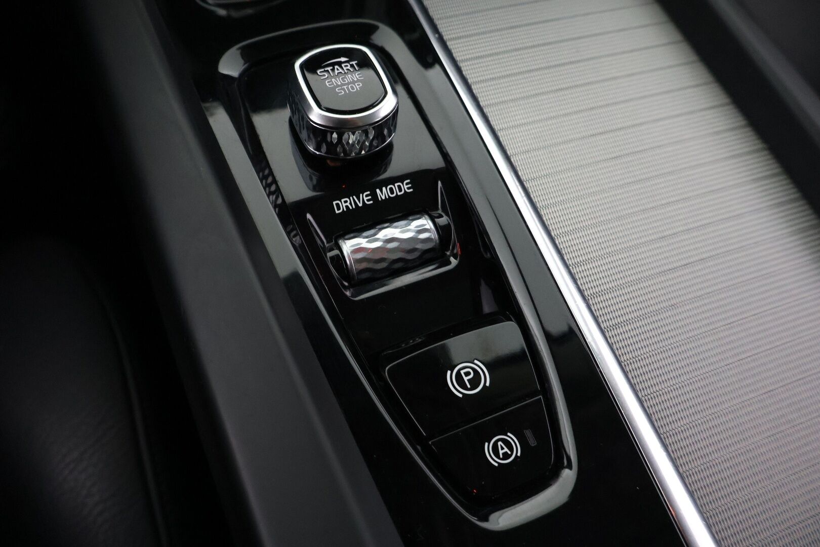 Volvo XC60 2018 T8 AWD Inscription aut - YritysOutlet - Myydään vain yrityksille - ** Webasto / Panorama / Nahat / Navi / P.kamera **