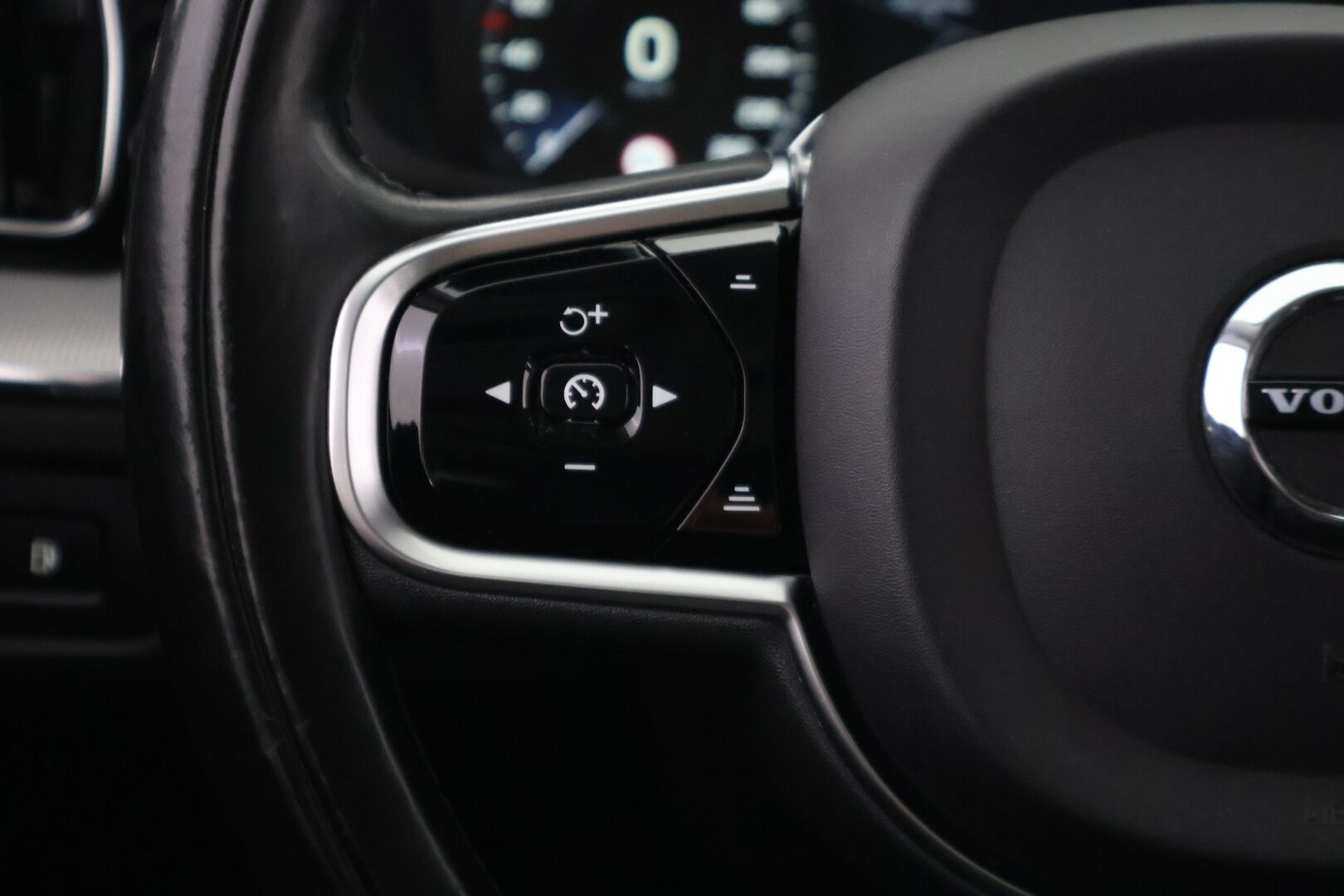 Volvo XC60 2018 T8 AWD Inscription aut - YritysOutlet - Myydään vain yrityksille - ** Webasto / Panorama / Nahat / Navi / P.kamera **