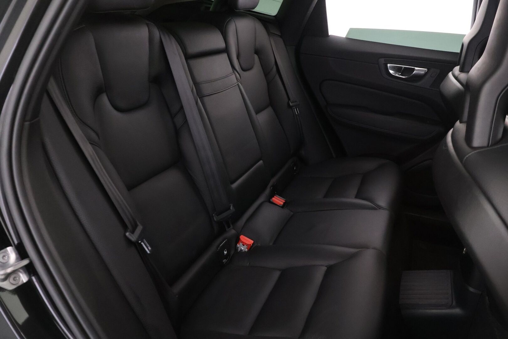 Volvo XC60 2018 T8 AWD Inscription aut - YritysOutlet - Myydään vain yrityksille - ** Webasto / Panorama / Nahat / Navi / P.kamera **