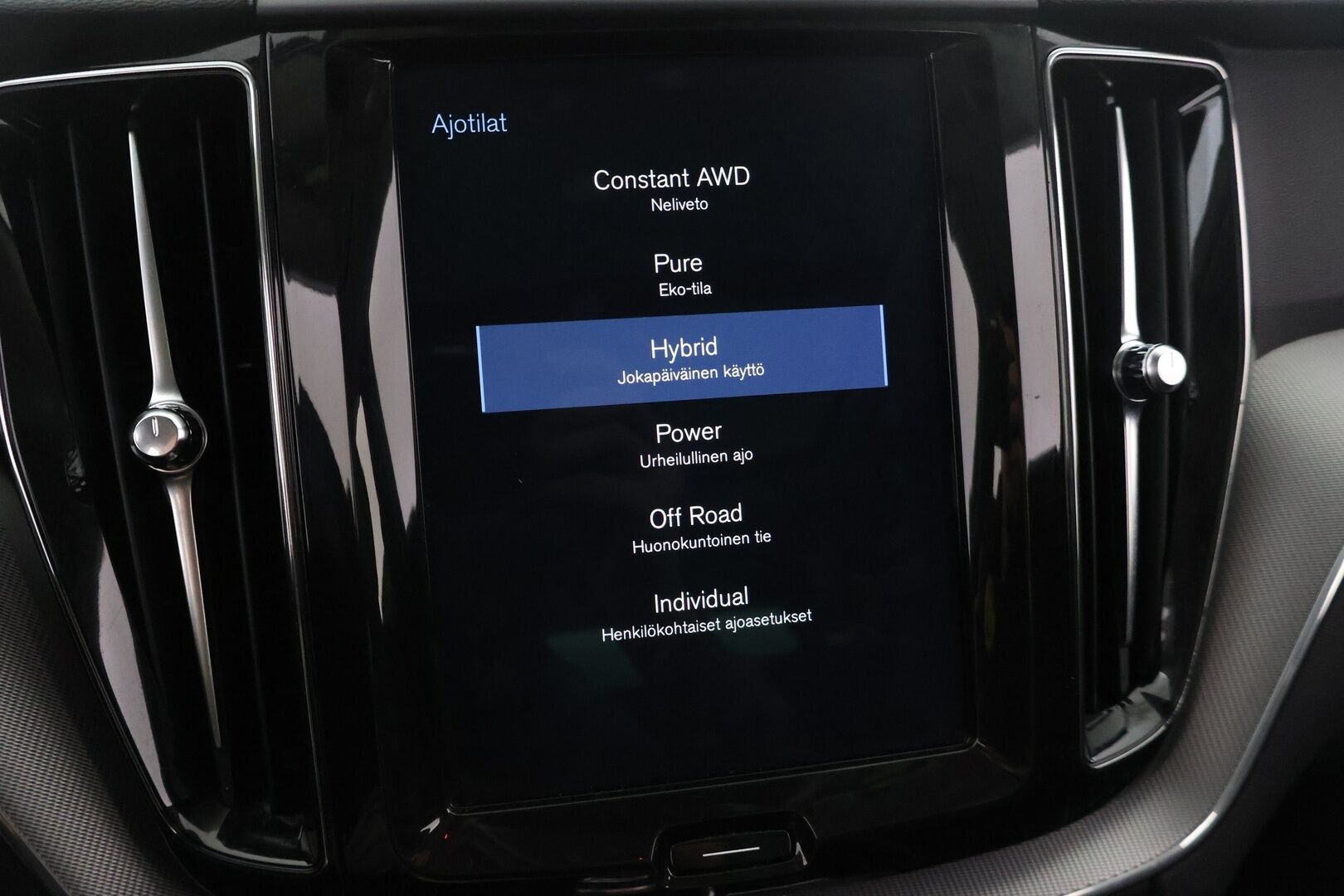 Volvo XC60 2018 T8 AWD Inscription aut - YritysOutlet - Myydään vain yrityksille - ** Webasto / Panorama / Nahat / Navi / P.kamera **