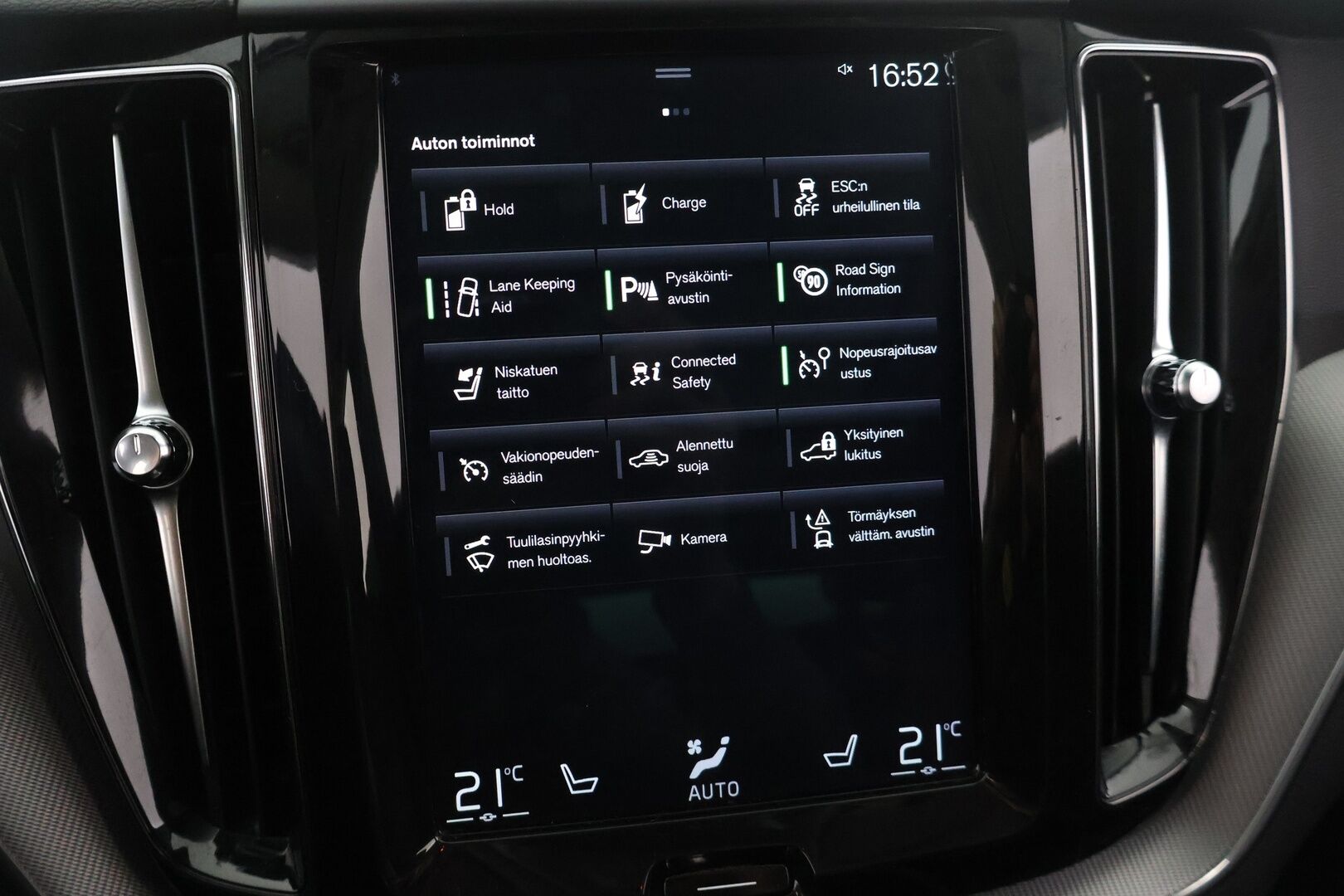 Volvo XC60 2018 T8 AWD Inscription aut - YritysOutlet - Myydään vain yrityksille - ** Webasto / Panorama / Nahat / Navi / P.kamera **