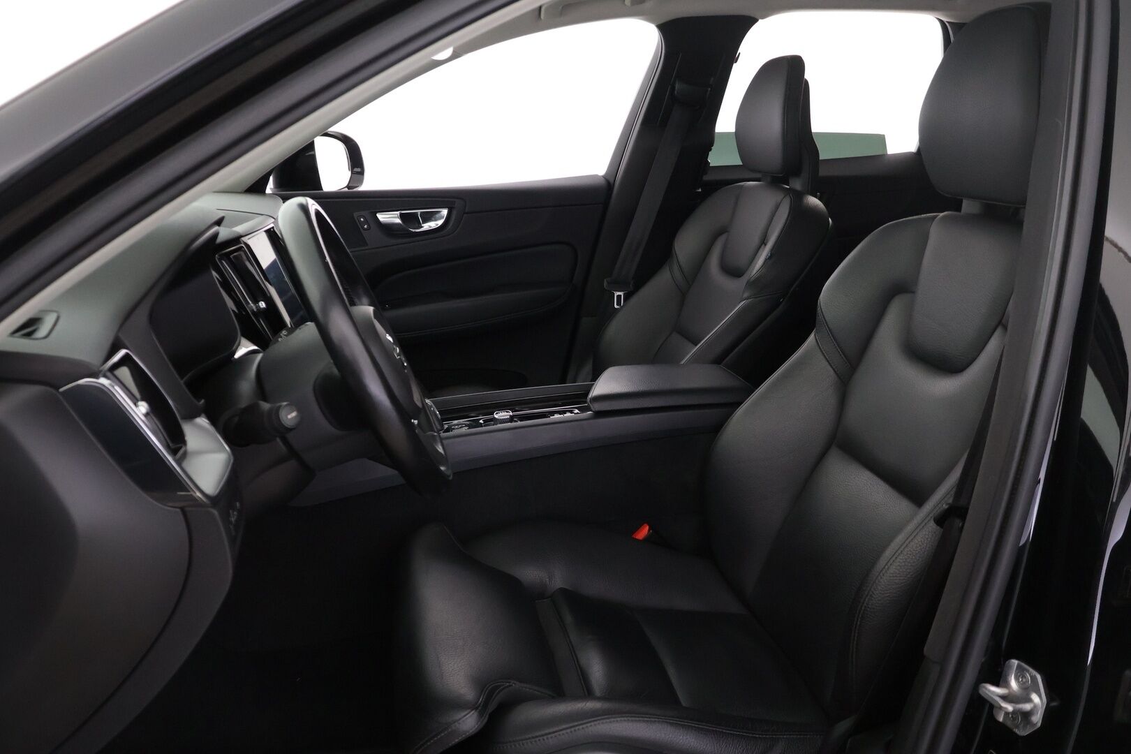 Volvo XC60 2018 T8 AWD Inscription aut - YritysOutlet - Myydään vain yrityksille - ** Webasto / Panorama / Nahat / Navi / P.kamera **