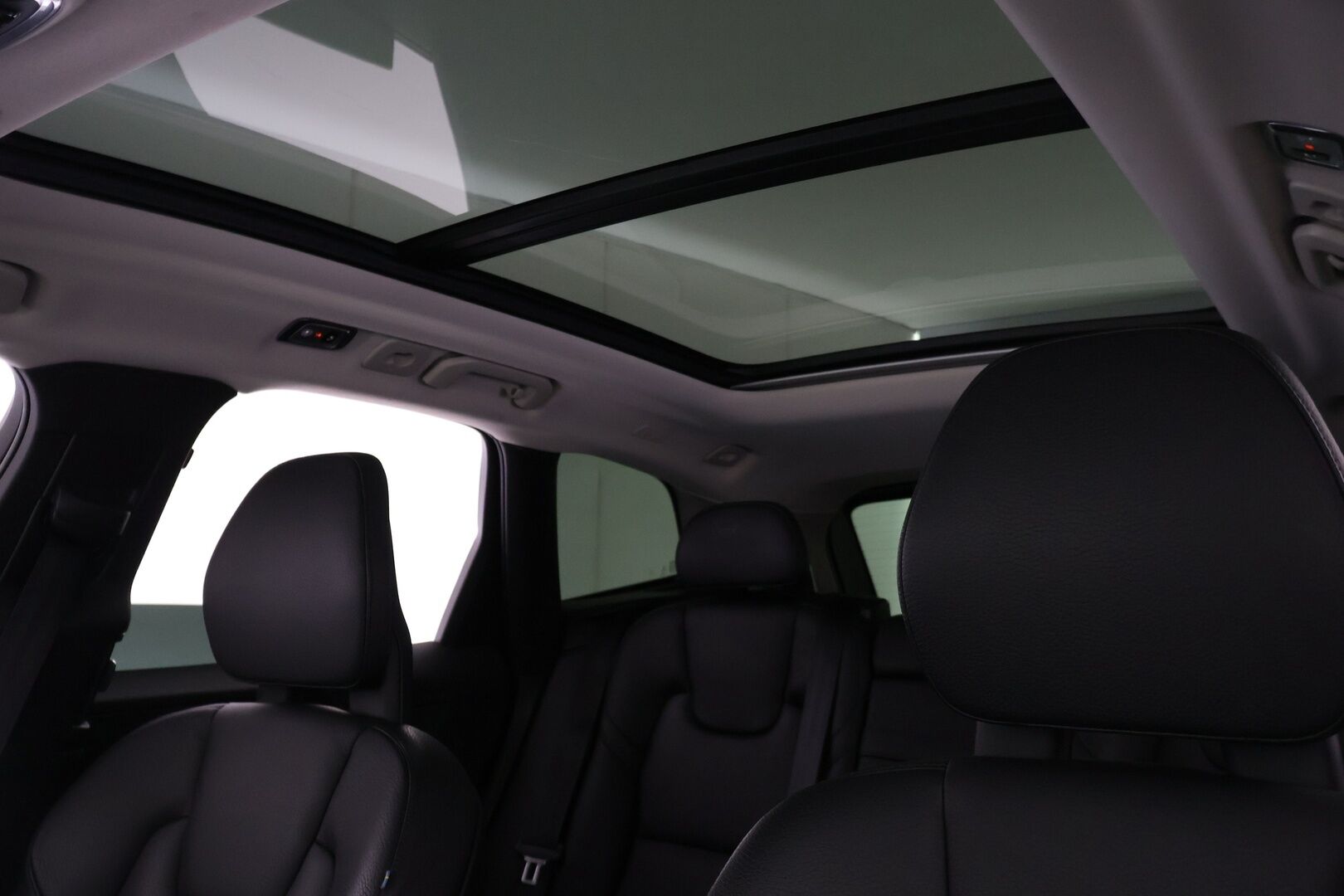 Volvo XC60 2018 T8 AWD Inscription aut - YritysOutlet - Myydään vain yrityksille - ** Webasto / Panorama / Nahat / Navi / P.kamera **