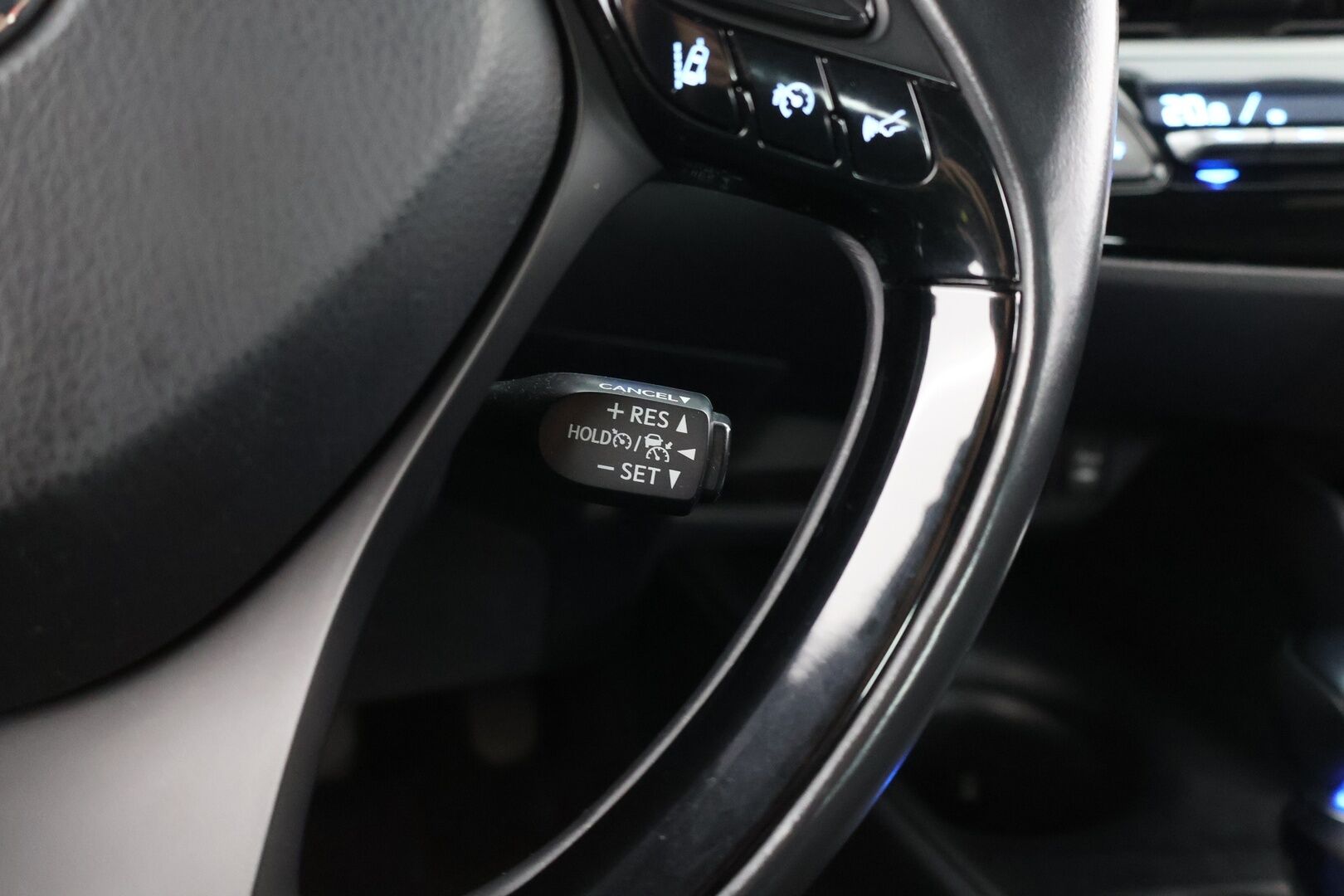 Toyota C-HR 2018 1,8 Hybrid Active - Tulossa Myyntiin! Kysy lisätiedot myyjältä!