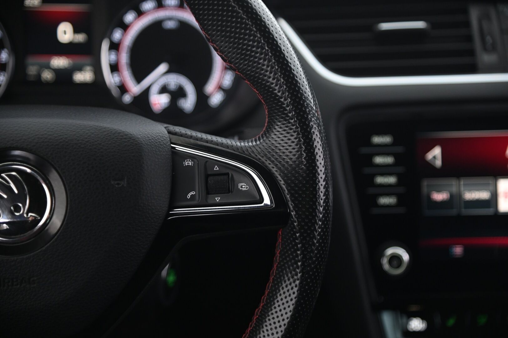 Skoda Octavia 2018 Combi 2,0 TDI 184 RS ** PA-Lämmitin / P-kamera /Keyless / Adapt.Vakkari / Vetokoukku ** - Webasto | Koukku | Peruutuskamera | Adapt.Vakkari | Keyless