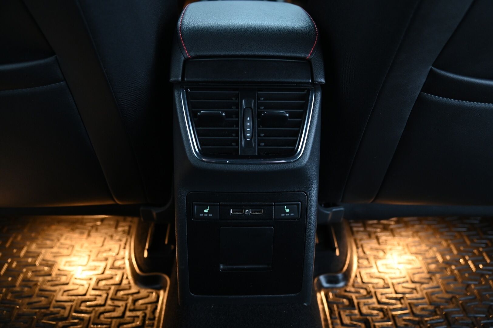 Skoda Octavia 2018 Combi 2,0 TDI 184 RS ** PA-Lämmitin / P-kamera /Keyless / Adapt.Vakkari / Vetokoukku ** - Webasto | Koukku | Peruutuskamera | Adapt.Vakkari | Keyless
