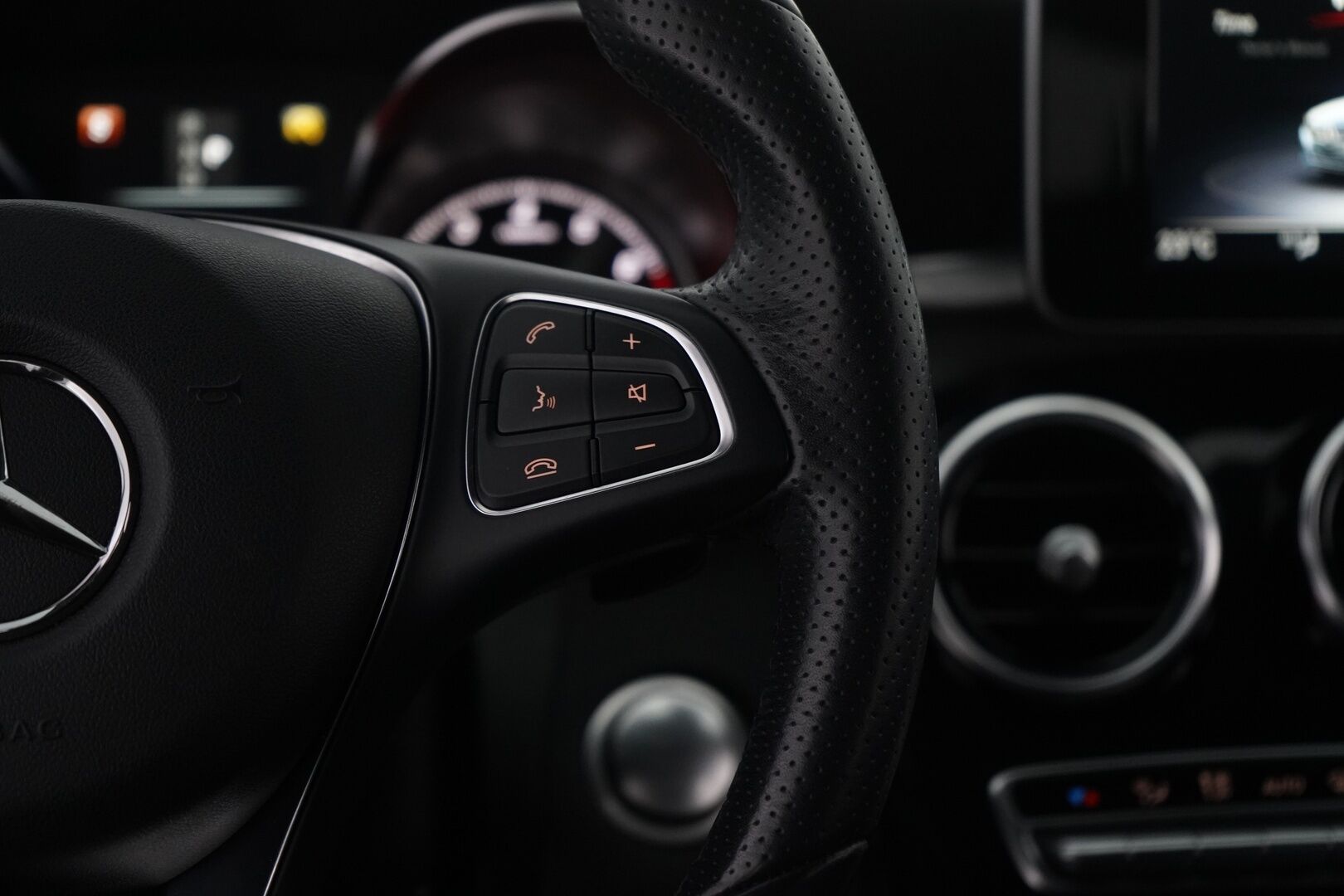 Mercedes-Benz C 2018 200 4Matic T A Avantgarde * Sporttipenkit / Vetokoukku / ILS / Vakkari / Tutkat * - Suomi-auto / Viimeisin huolto 143tkm / Apple&Android / Uudet nastarenkaat! - Osta nyt, maksa vasta ensi vuonna