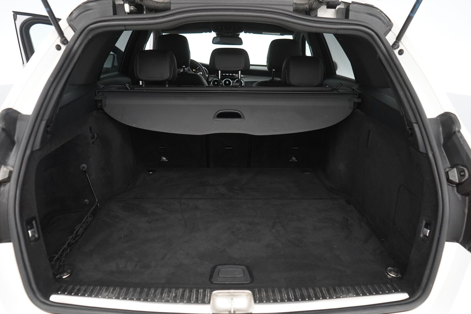 Mercedes-Benz C 2018 200 4Matic T A Avantgarde * Sporttipenkit / Vetokoukku / ILS / Vakkari / Tutkat * - Suomi-auto / Viimeisin huolto 143tkm / Apple&Android / Uudet nastarenkaat! - Osta nyt, maksa vasta ensi vuonna