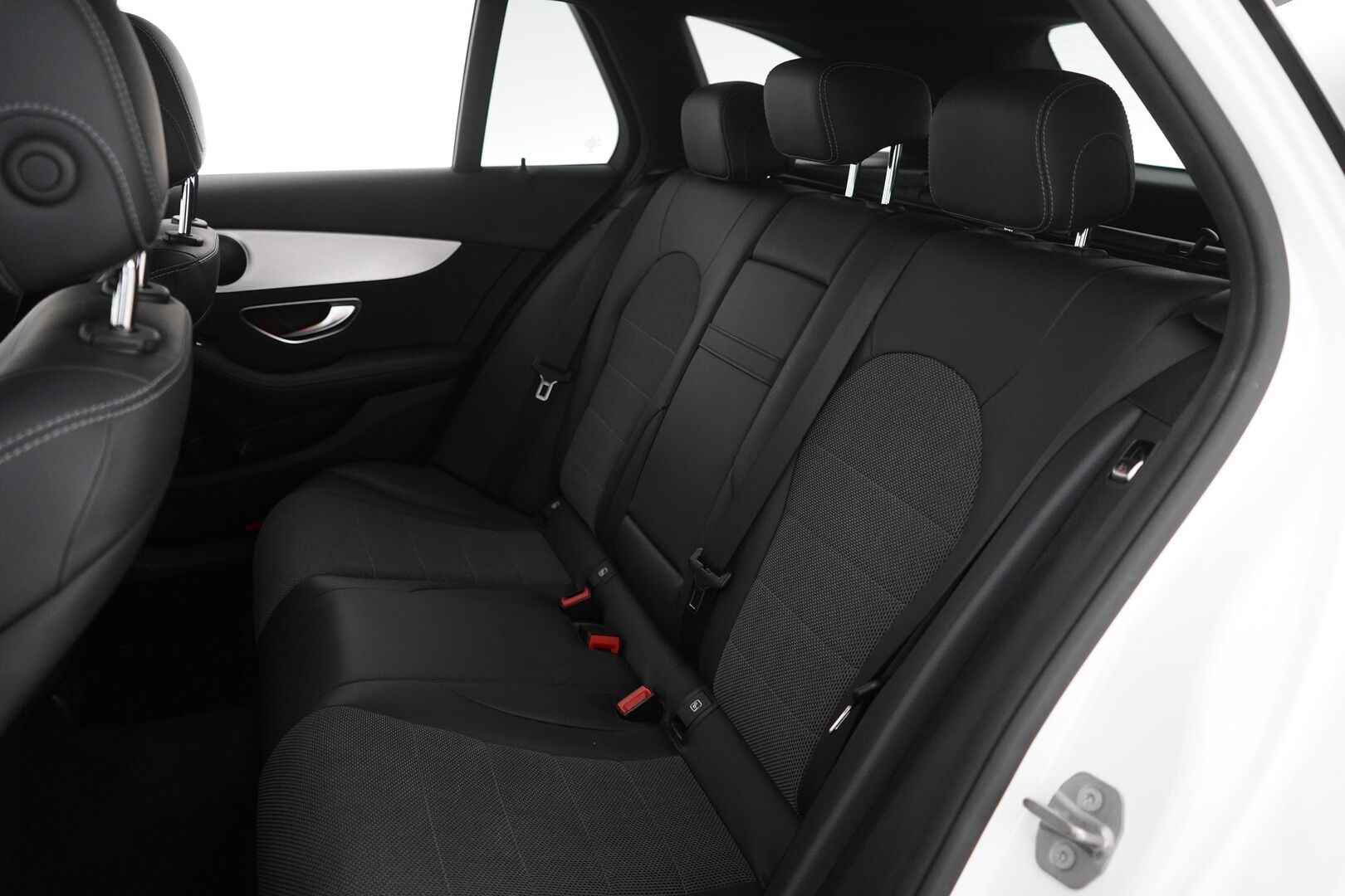 Mercedes-Benz C 2018 200 4Matic T A Avantgarde * Sporttipenkit / Vetokoukku / ILS / Vakkari / Tutkat * - Suomi-auto / Viimeisin huolto 143tkm / Apple&Android / Uudet nastarenkaat! - Osta nyt, maksa vasta ensi vuonna