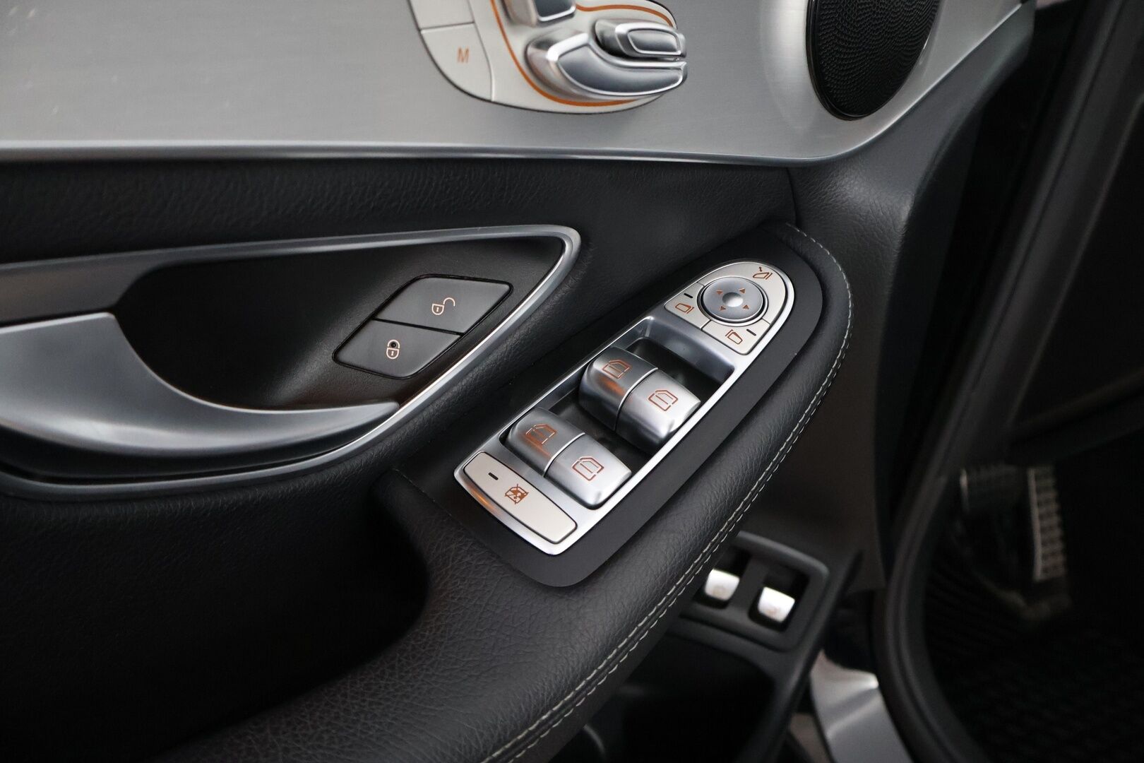 Mercedes-Benz GLC 2018 350 e Coupé 4Matic A Premium Business AMG - Merkkihuollettu Suomiauto / Nahkapenkit Muistilla / Vetokoukku / Peruutuskamera / Sähköluukku / Juuri tullut Tampereelle!