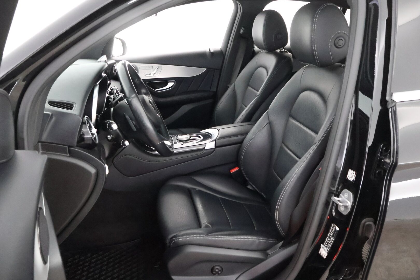 Mercedes-Benz GLC 2018 350 e Coupé 4Matic A Premium Business AMG - Merkkihuollettu Suomiauto / Nahkapenkit Muistilla / Vetokoukku / Peruutuskamera / Sähköluukku / Juuri tullut Tampereelle!