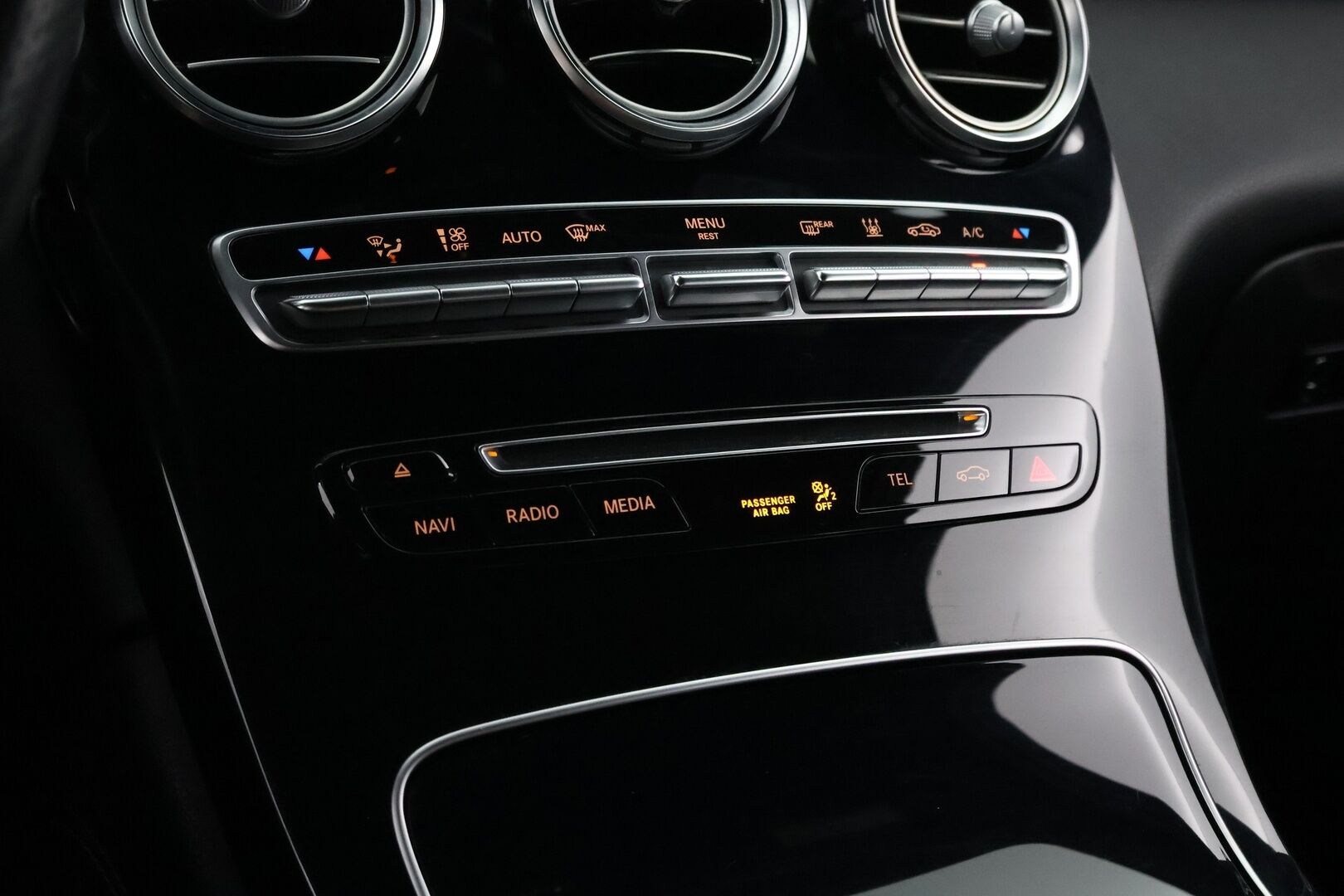 Mercedes-Benz GLC 2018 350 e Coupé 4Matic A Premium Business AMG - Merkkihuollettu Suomiauto / Nahkapenkit Muistilla / Vetokoukku / Peruutuskamera / Sähköluukku / Juuri tullut Tampereelle!