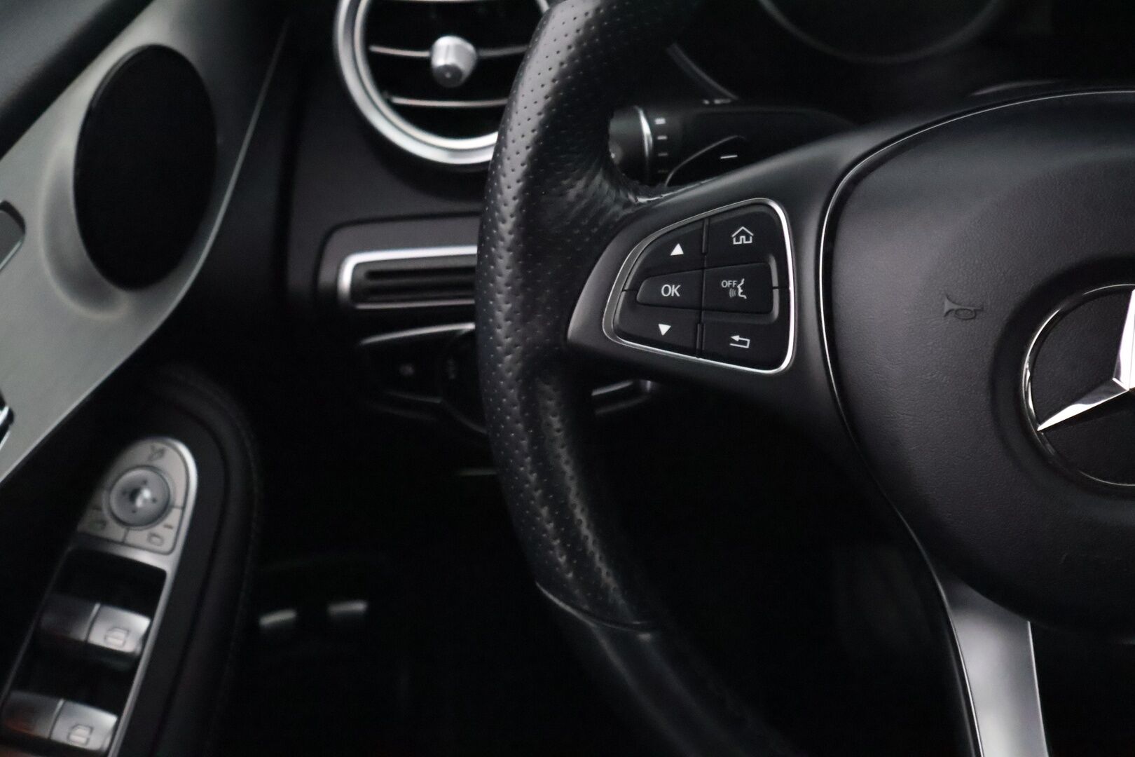 Mercedes-Benz GLC 2018 350 e Coupé 4Matic A Premium Business AMG - Merkkihuollettu Suomiauto / Nahkapenkit Muistilla / Vetokoukku / Peruutuskamera / Sähköluukku / Juuri tullut Tampereelle!
