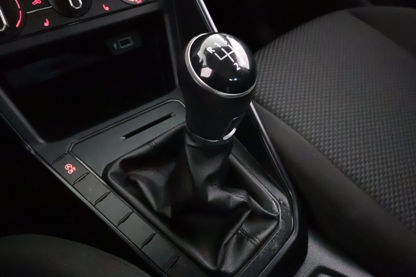 Volkswagen Polo 2018 Trendline 1,0 55 kW * Suomi-auto / Vakkari / Lohkolämmitin / Bluetooth / 2xRenkaat / Ilmastointi * - HULLU BLACKWEEK KORKOTARJOUS 2,49%