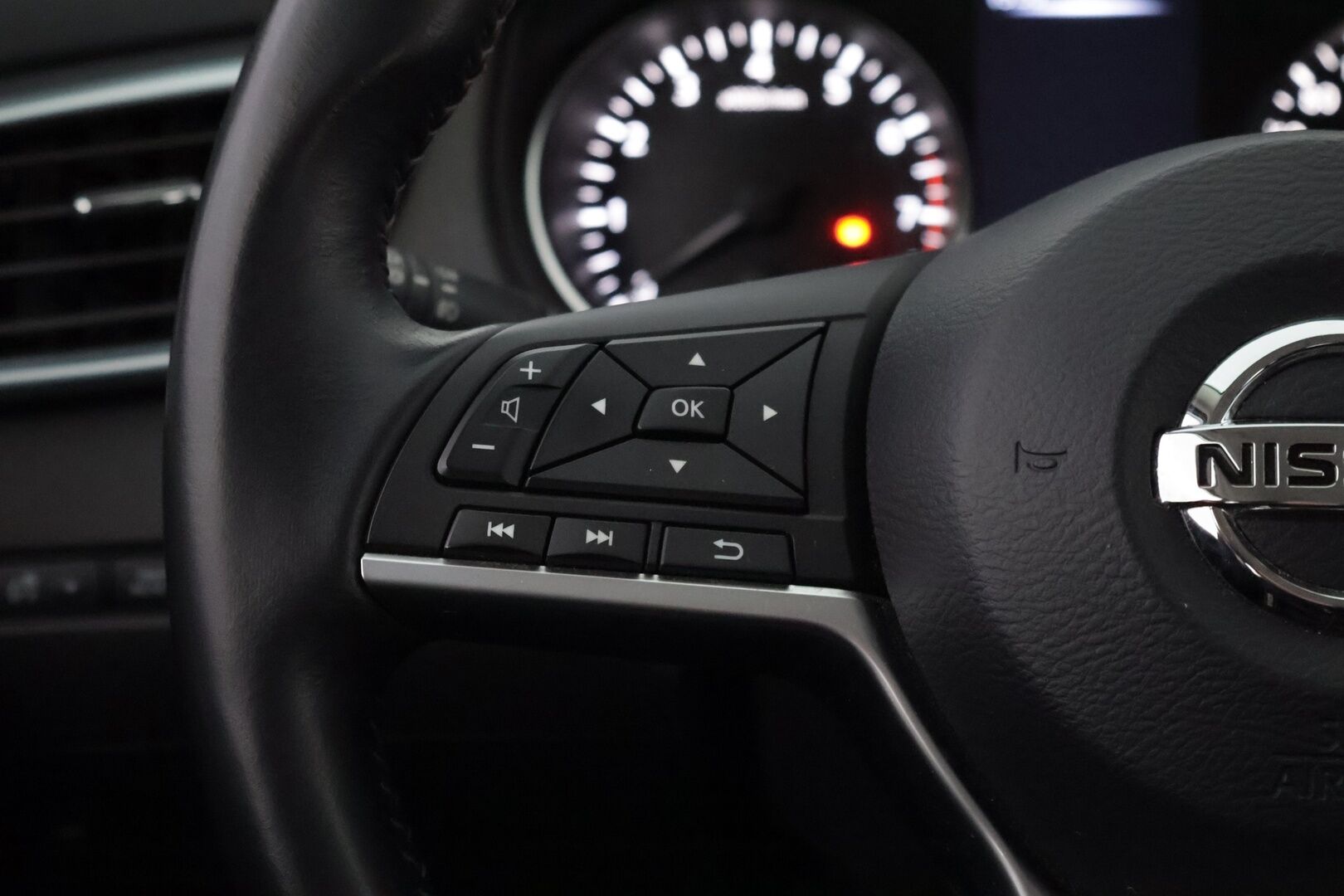 Nissan Qashqai 2018 DIG-T 115 N-Connecta 2WD Xtronic PFEB *Suomiauto /  360° kamera / Vakkari / Navi / Lohko&Sisäpistoke / P-tutkat * - Särmät huollot / 2x hyvät renkaat / Juuri saapunut Tampereelle!