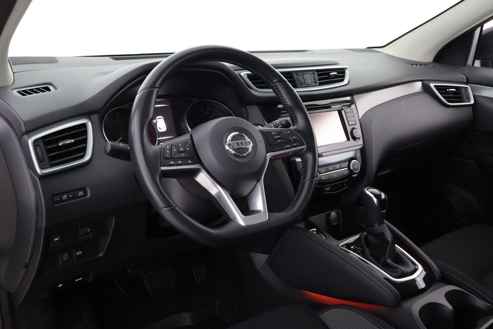 Nissan Qashqai 2018 DIG-T 115 N-Connecta 2WD Xtronic PFEB *Suomiauto /  360° kamera / Vakkari / Navi / Lohko&Sisäpistoke / P-tutkat * - Särmät huollot / 2x hyvät renkaat / Juuri saapunut Tampereelle!