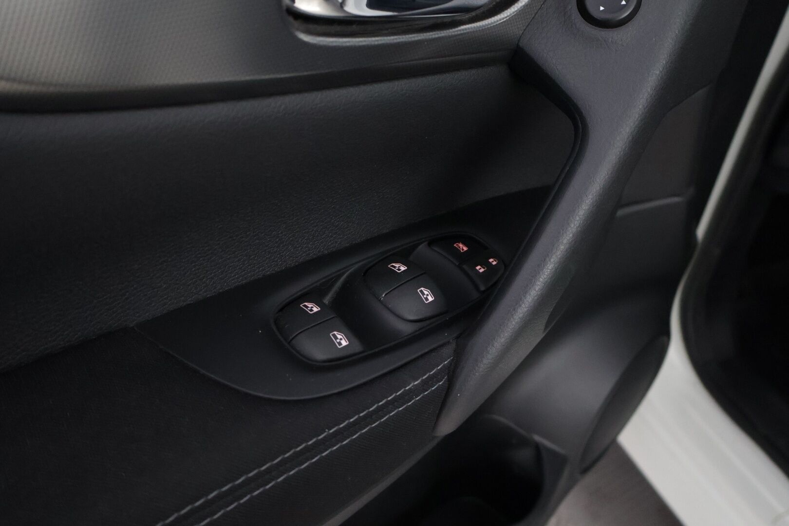 Nissan Qashqai 2018 DIG-T 115 N-Connecta 2WD Xtronic PFEB *Suomiauto /  360° kamera / Vakkari / Navi / Lohko&Sisäpistoke / P-tutkat * - Särmät huollot / 2x hyvät renkaat / Juuri saapunut Tampereelle!