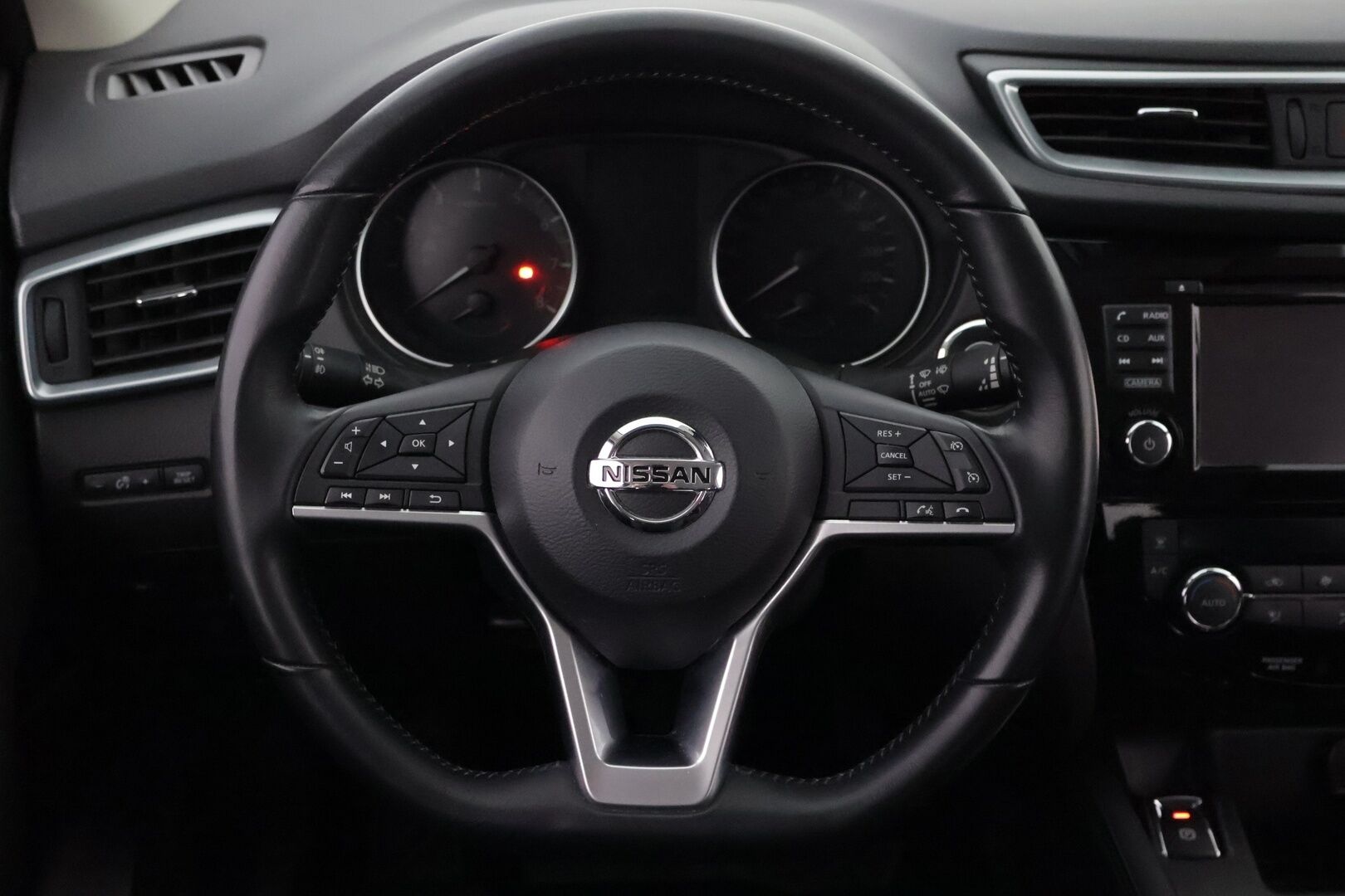 Nissan Qashqai 2018 DIG-T 115 N-Connecta 2WD Xtronic PFEB *Suomiauto /  360° kamera / Vakkari / Navi / Lohko&Sisäpistoke / P-tutkat * - Särmät huollot / 2x hyvät renkaat / Juuri saapunut Tampereelle!