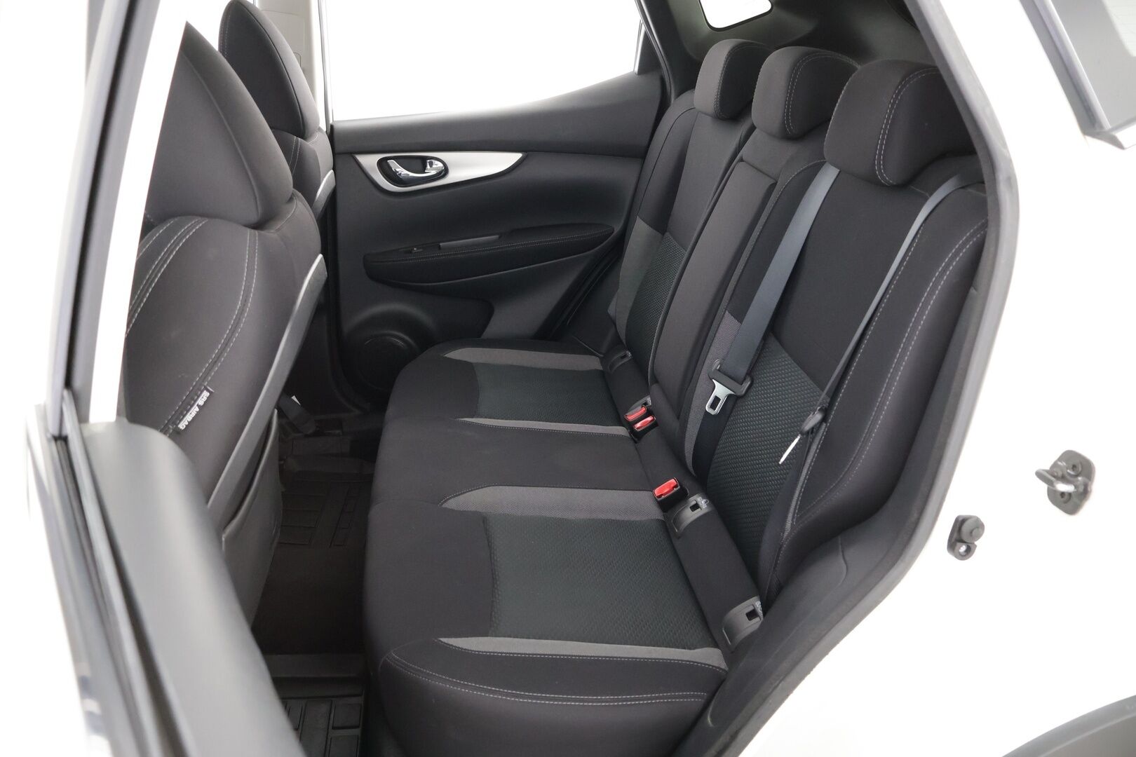 Nissan Qashqai 2018 DIG-T 115 N-Connecta 2WD Xtronic PFEB *Suomiauto /  360° kamera / Vakkari / Navi / Lohko&Sisäpistoke / P-tutkat * - Särmät huollot / 2x hyvät renkaat / Juuri saapunut Tampereelle!